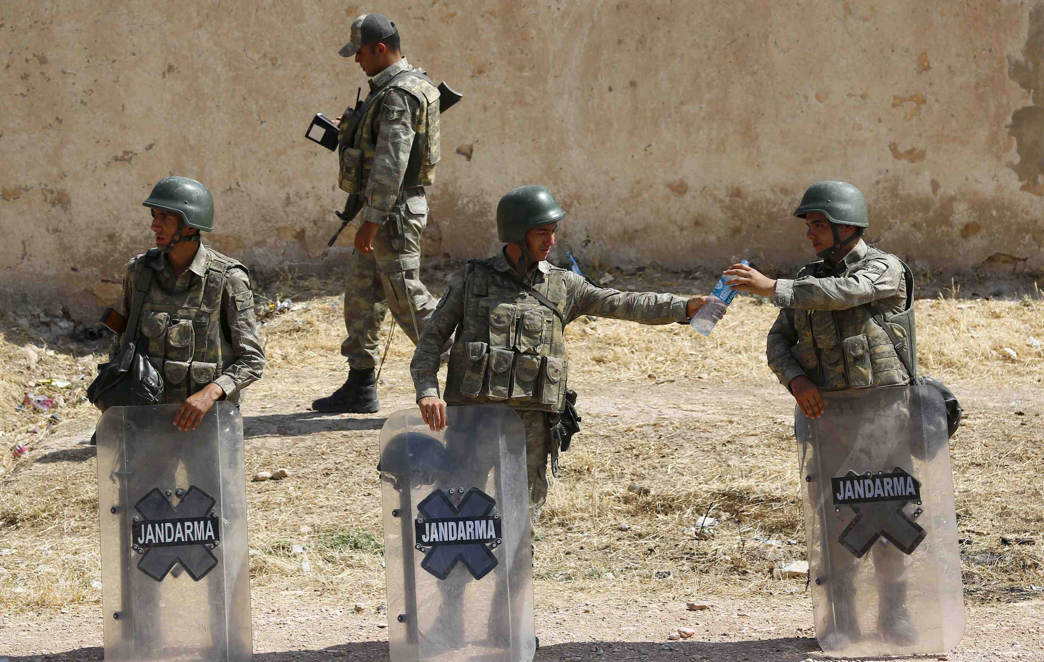 Renforts turcs a la frontiere syrienne