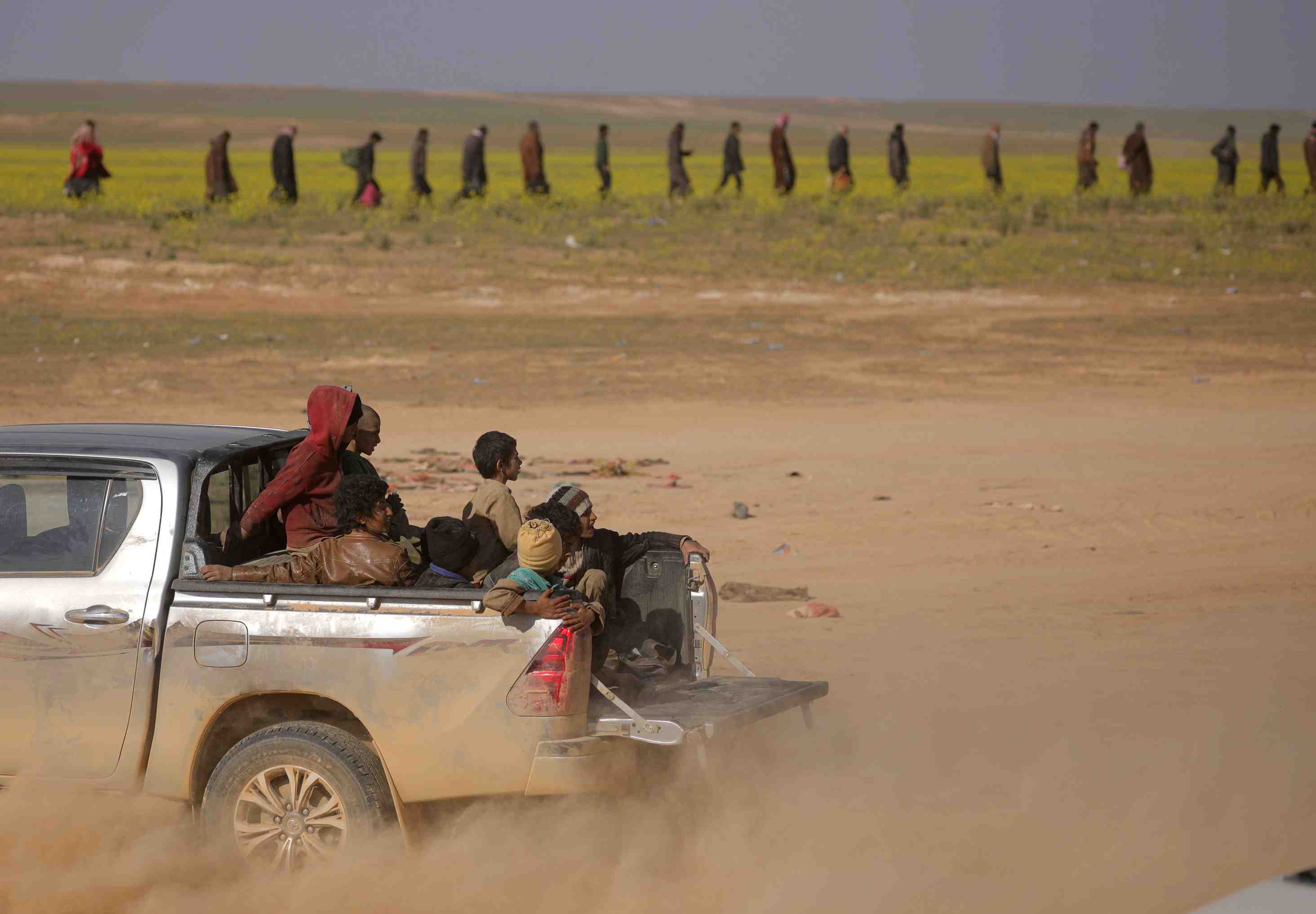 Syrie: 1.500 a 2.000 personnes ont quitte baghouz et se sont rendues