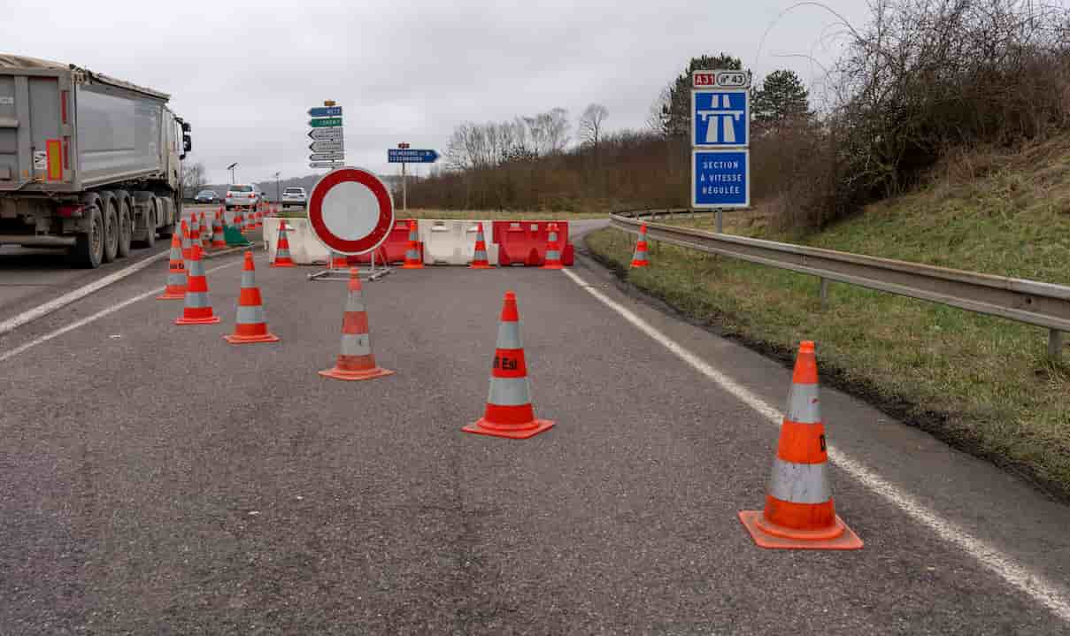 L’itinéraire esquissé lors des débats publics et des concertations menées en 2014, en 2018 et en 2022 a été découpé en trois tronçons.