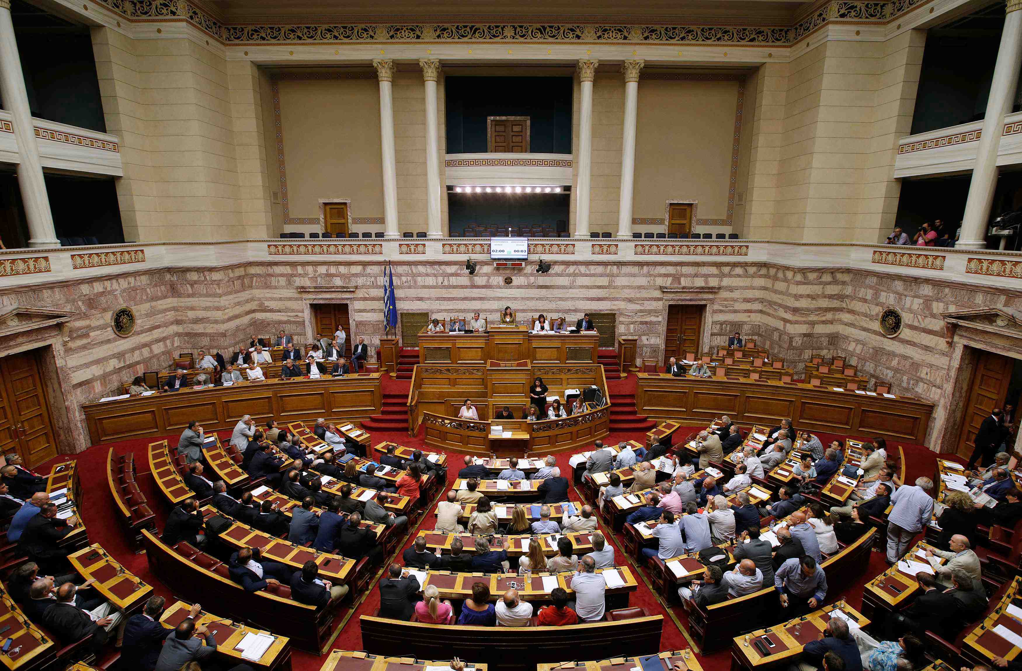 Les debats enlises au parlement grec