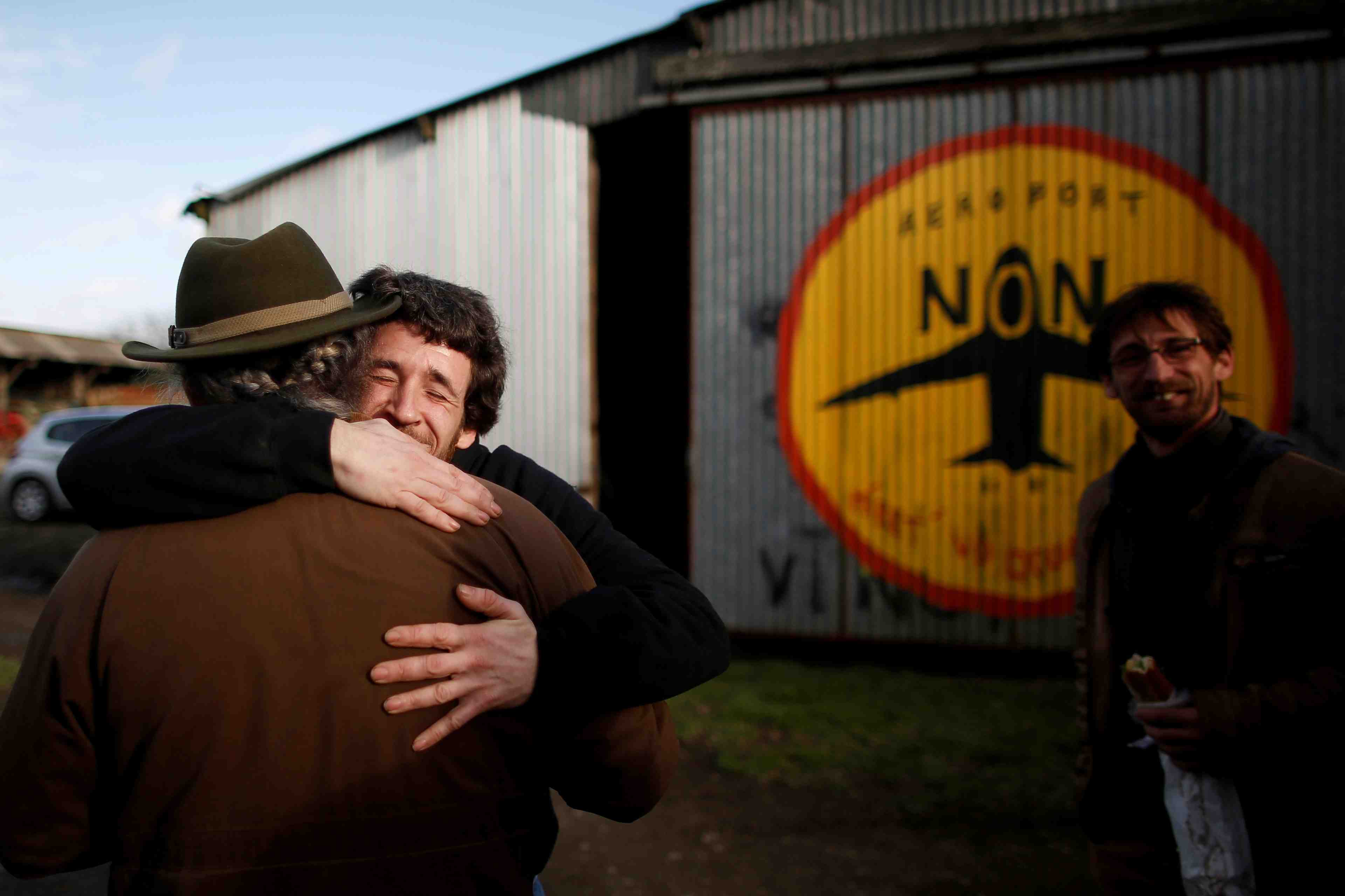 La "zad" de notre-dame-des-landes fete l'abandon de l'aeroport