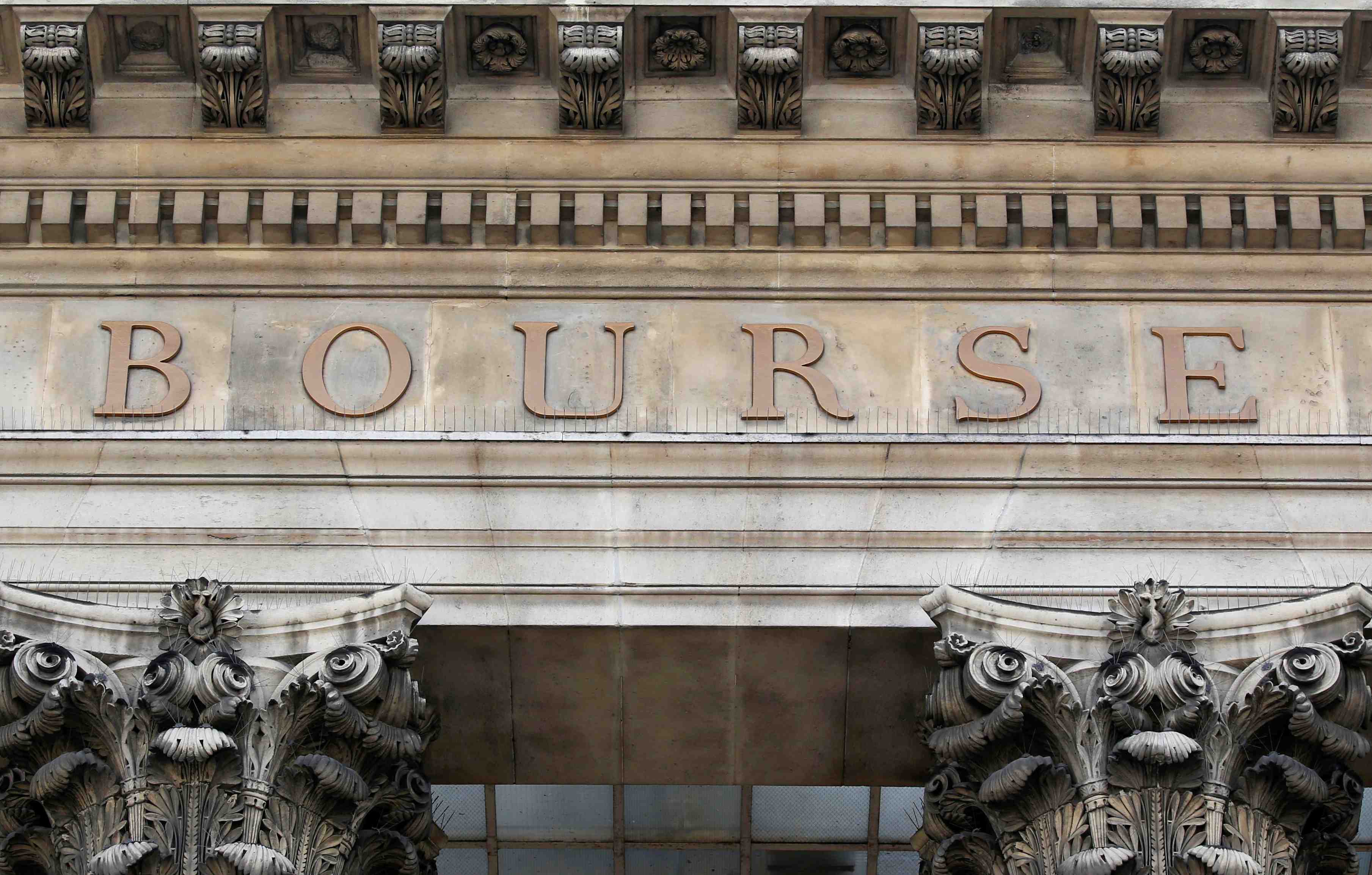 Les bourses europeennes finissent dans le rouge