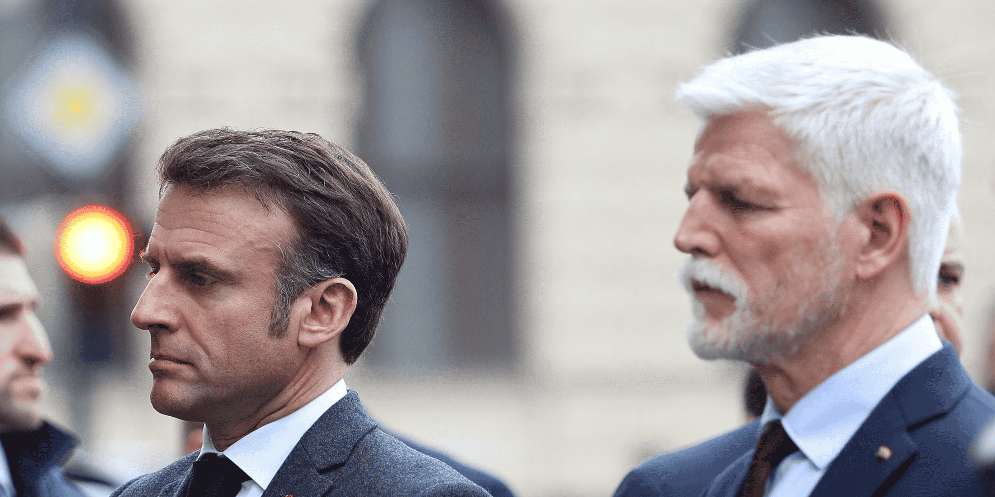 « Il faut aller chercher vers des pays tiers non-européens des capacités (de munitions, ndlr) restantes pour faire face aux besoins de court terme en termes de munitions à l'Ukraine », a précisé Emmanuel Macron reçu à Prague par le président tchèque Petr Pavel.