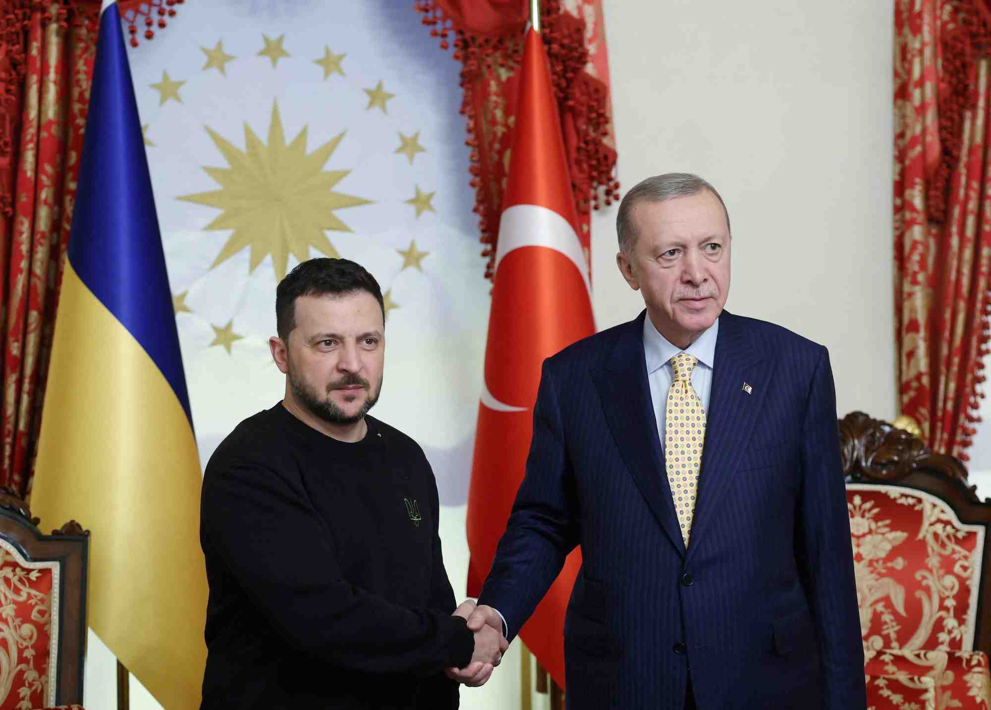 « Toute proposition pour le règlement de cette guerre doit partir de la formule proposée par le pays qui défend son territoire et son peuple », a rappelé le président ukrainien, lors de sa visite en Turquie.