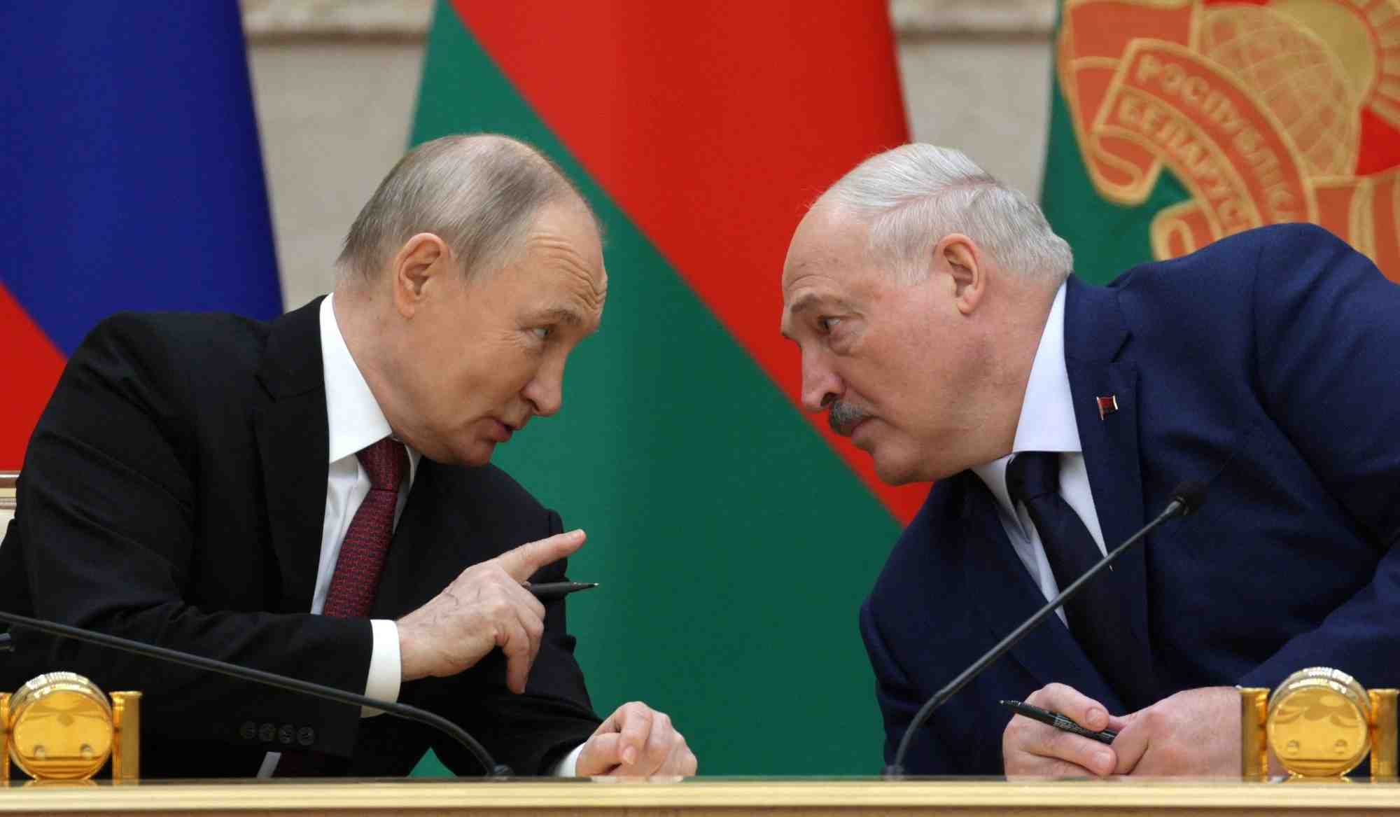 Le president russe, vladimir poutine, et le president bielorusse, alexandre loukachenko, a minsk