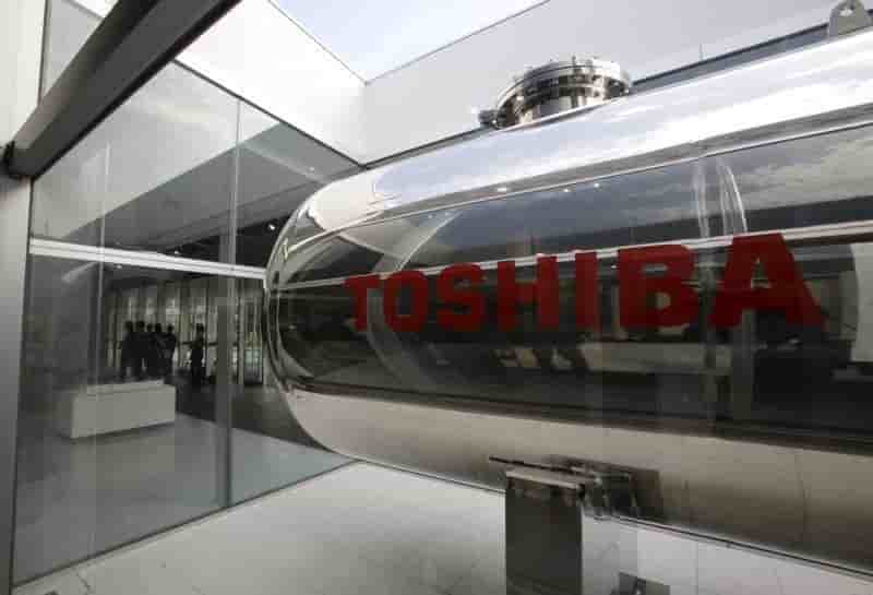 Toshiba va reviser ses comptes en baisse, mais moins que prevu
