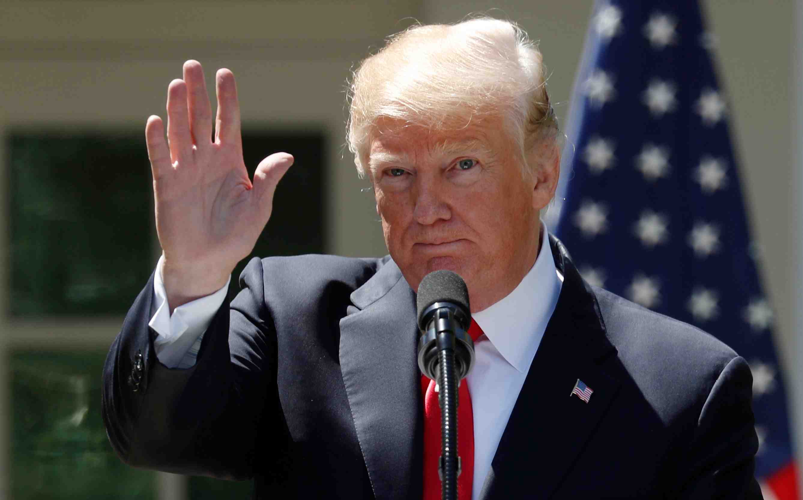 Trump a dicte son bulletin de sante tres positif de 2015, affirme son ex-medecin