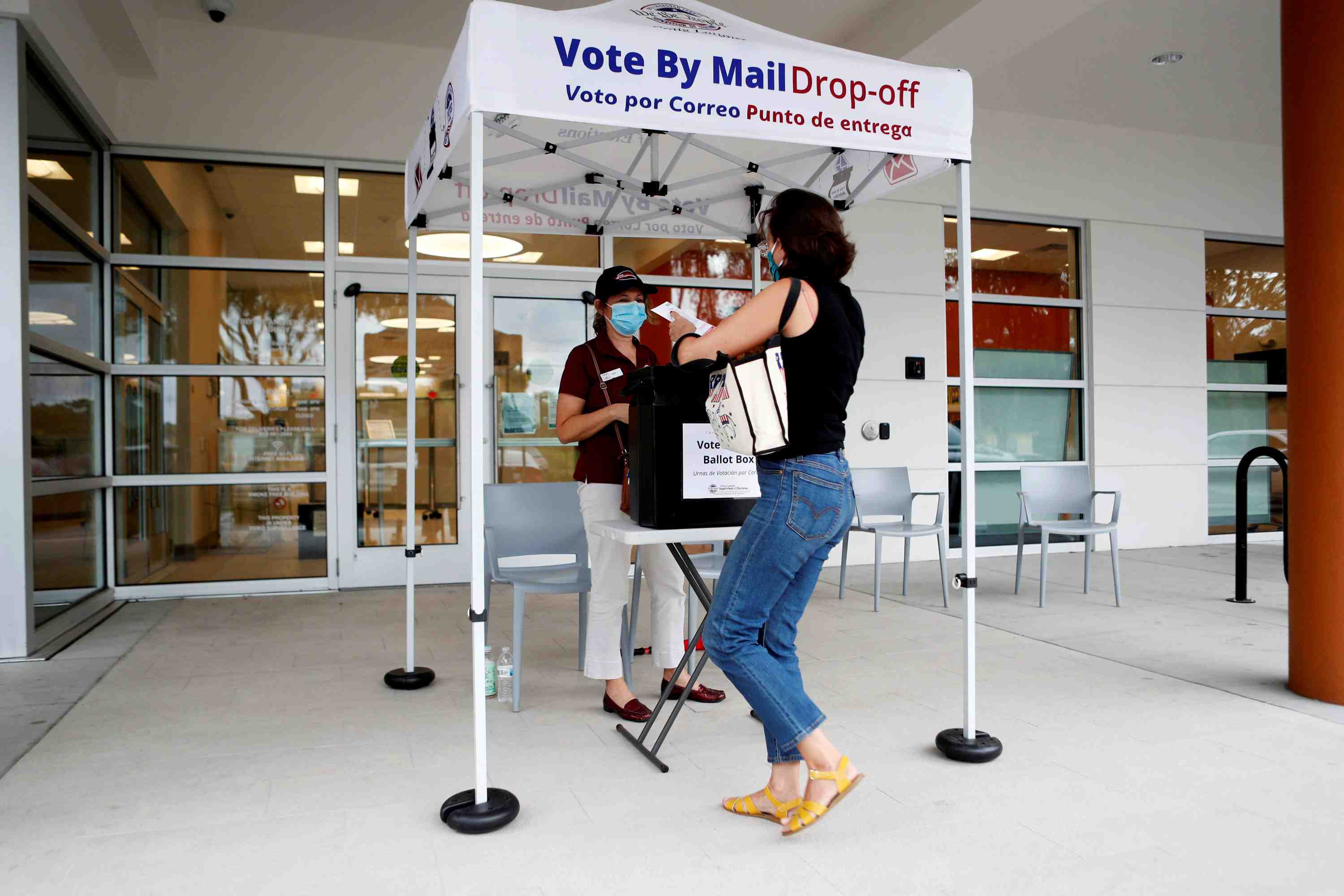 Plus de 4 millions d'americains ont deja vote, taux de participation record en vue