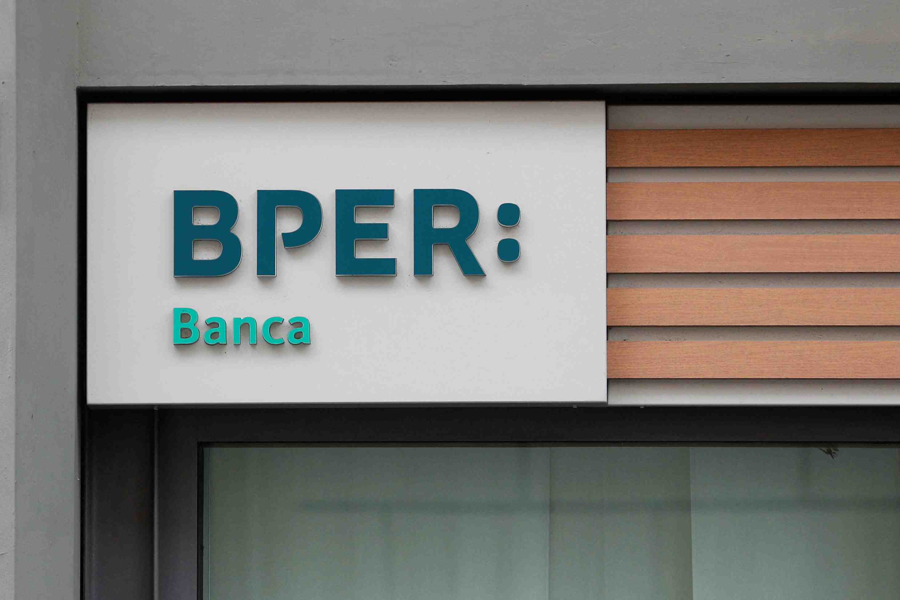 La banque italienne bper releve son offre sur carige