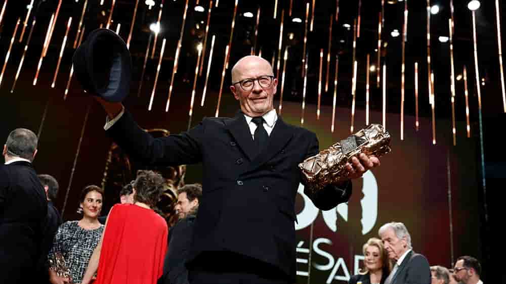Le réalisateur Jacques Audiard reçoit le prix du meilleur film pour « Emilia Perez » lors de la 50e cérémonie des César à Paris, France, le 28 février 2025.