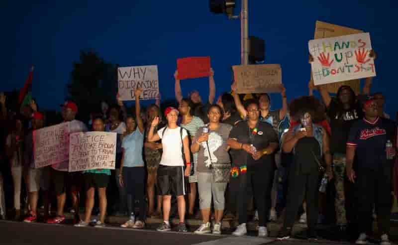Gestes d'apaisement après les manifestations à Ferguson, aux USA