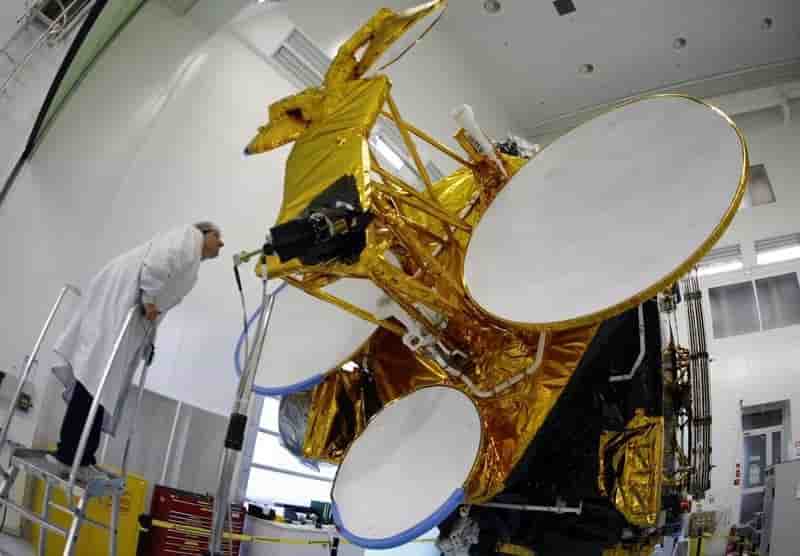 Eutelsat et le cac 40 dans le rouge a mi-seance