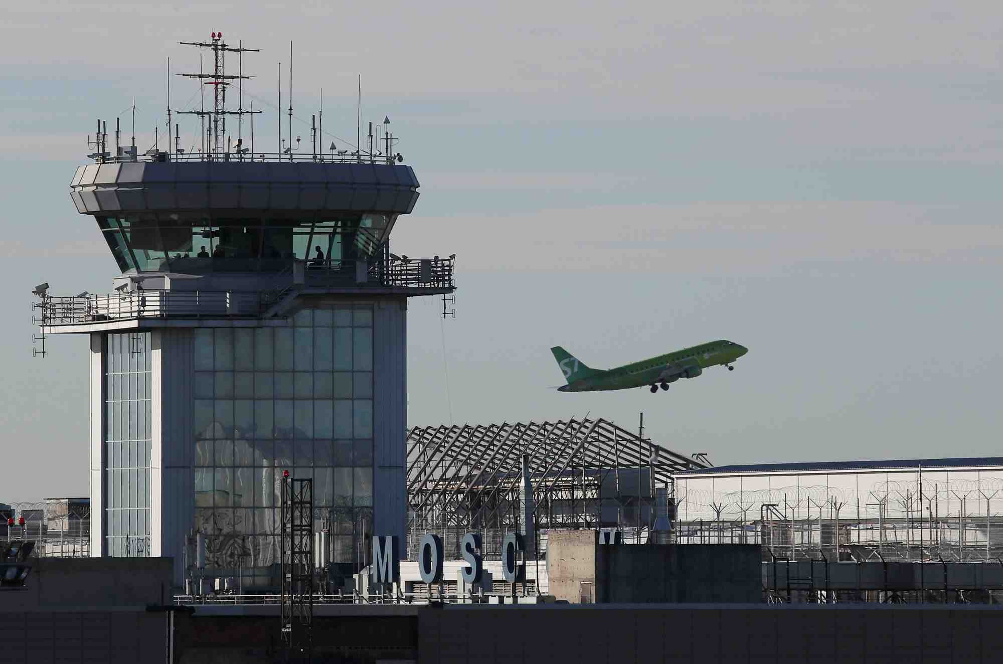 Photo d'archive montrant un avion de la compagnie russe s7 airlines decollant a l'aeroport domodedovo, a l'exterieur de moscou