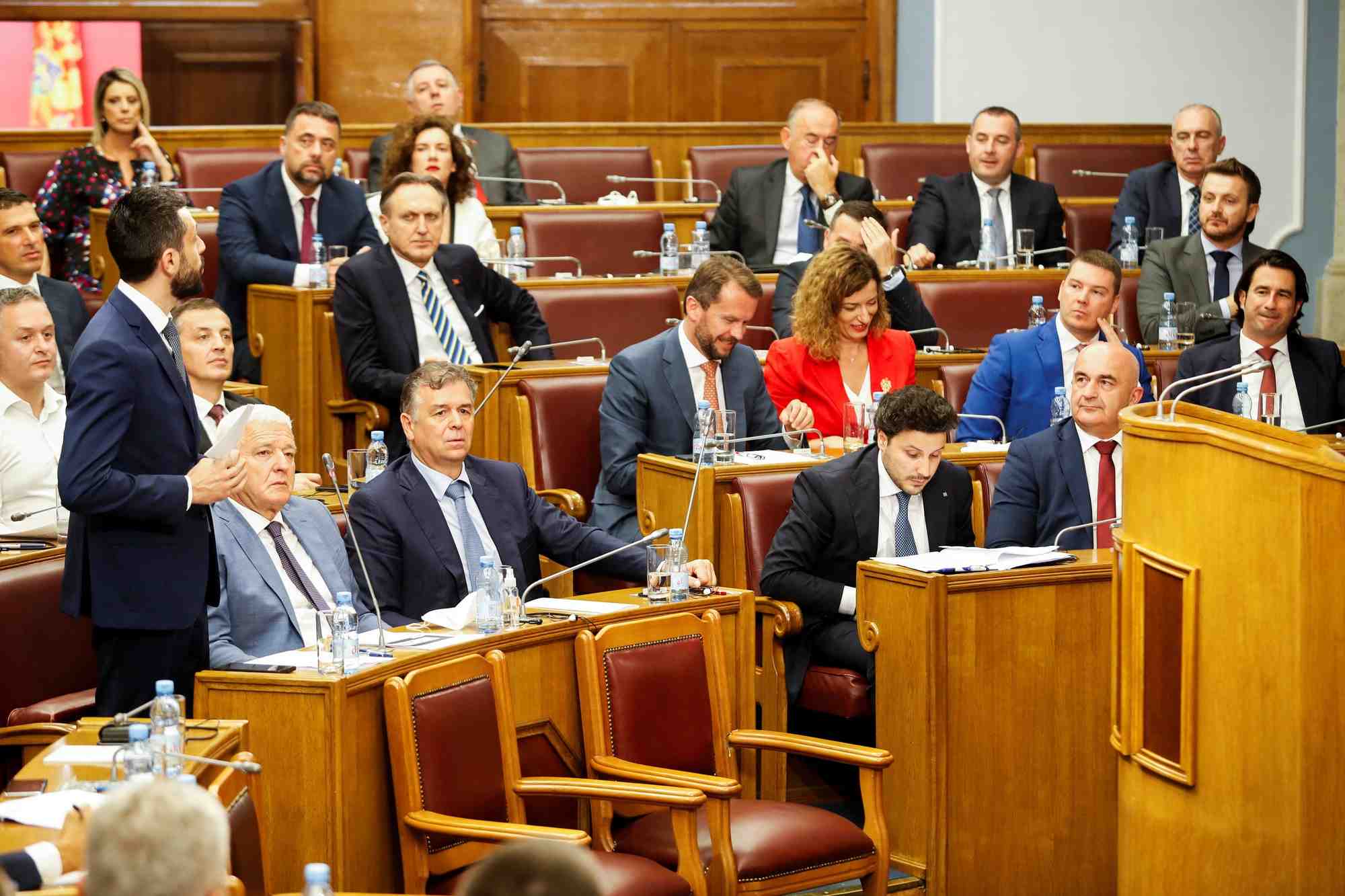 Montenegro: le gouvernement renverse par une motion de censure