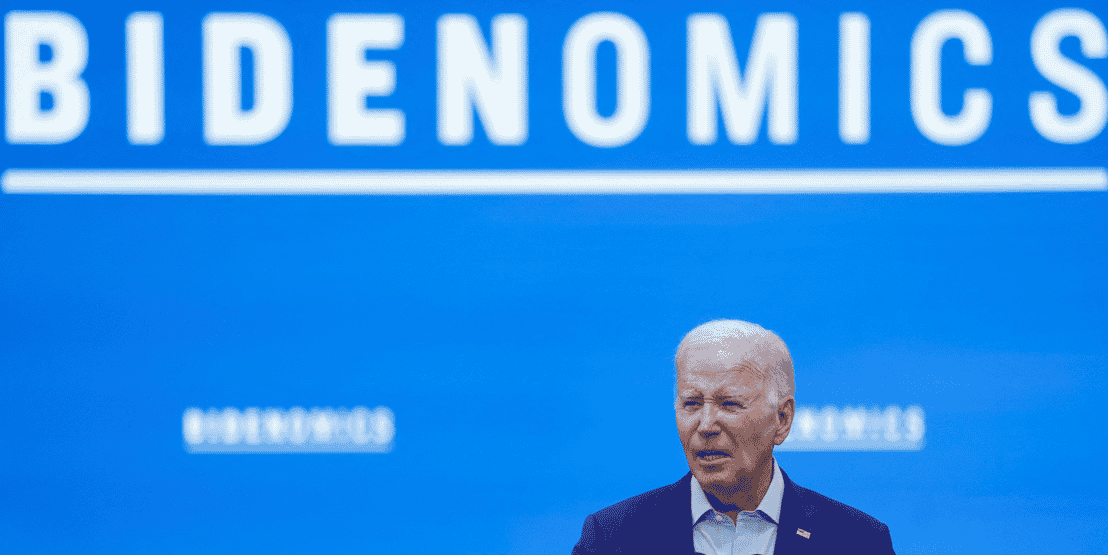 Le président des Etats-Unis, Joe Biden, prononçant mercredi un discours portant sur sa politique économique mercredi à Arcosa, une ferme d''éoliennes, près de la ville de Belin, au Nouveau Mexique.