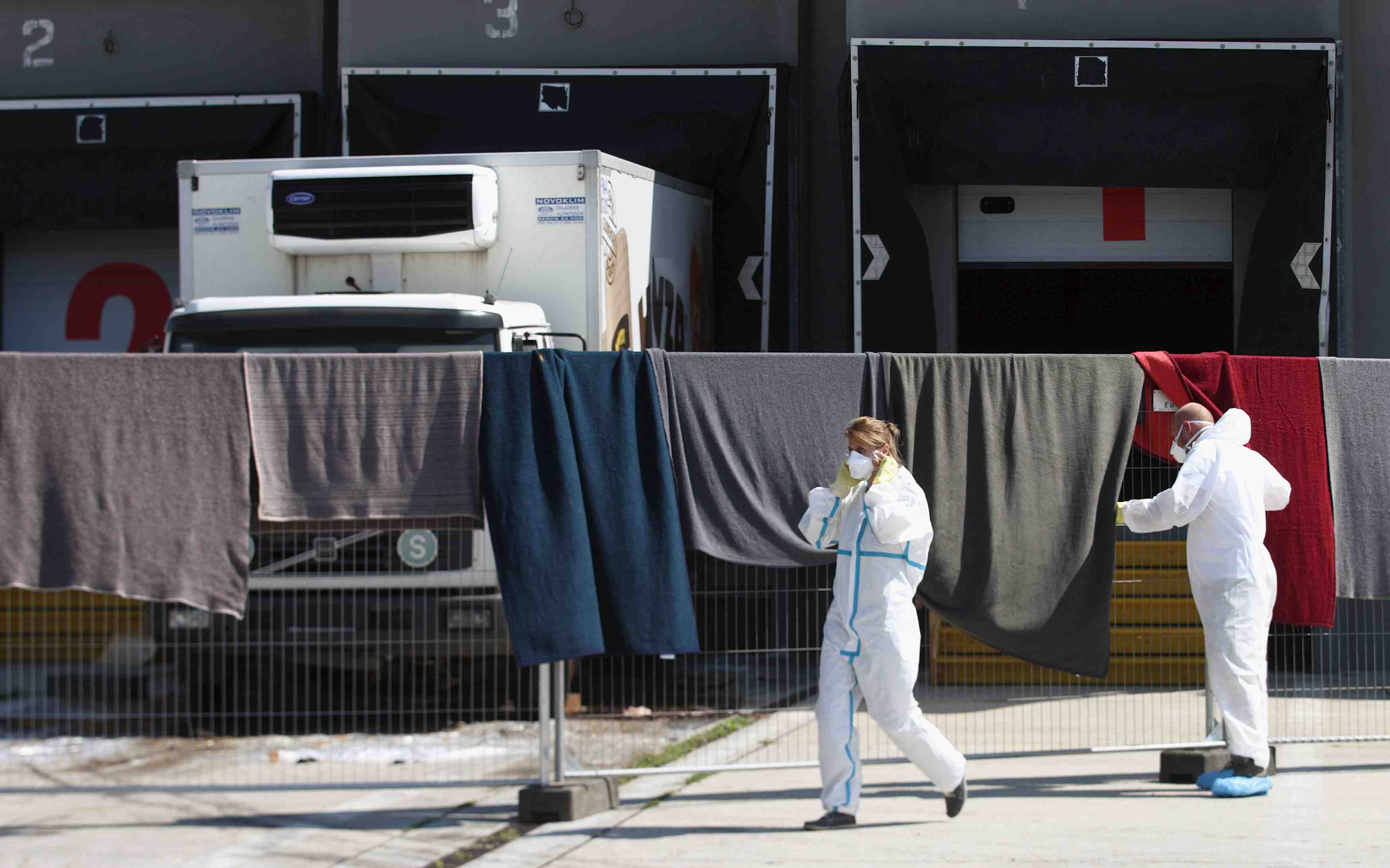 Quatre suspects lies a la mort de migrants incarceres en hongrie