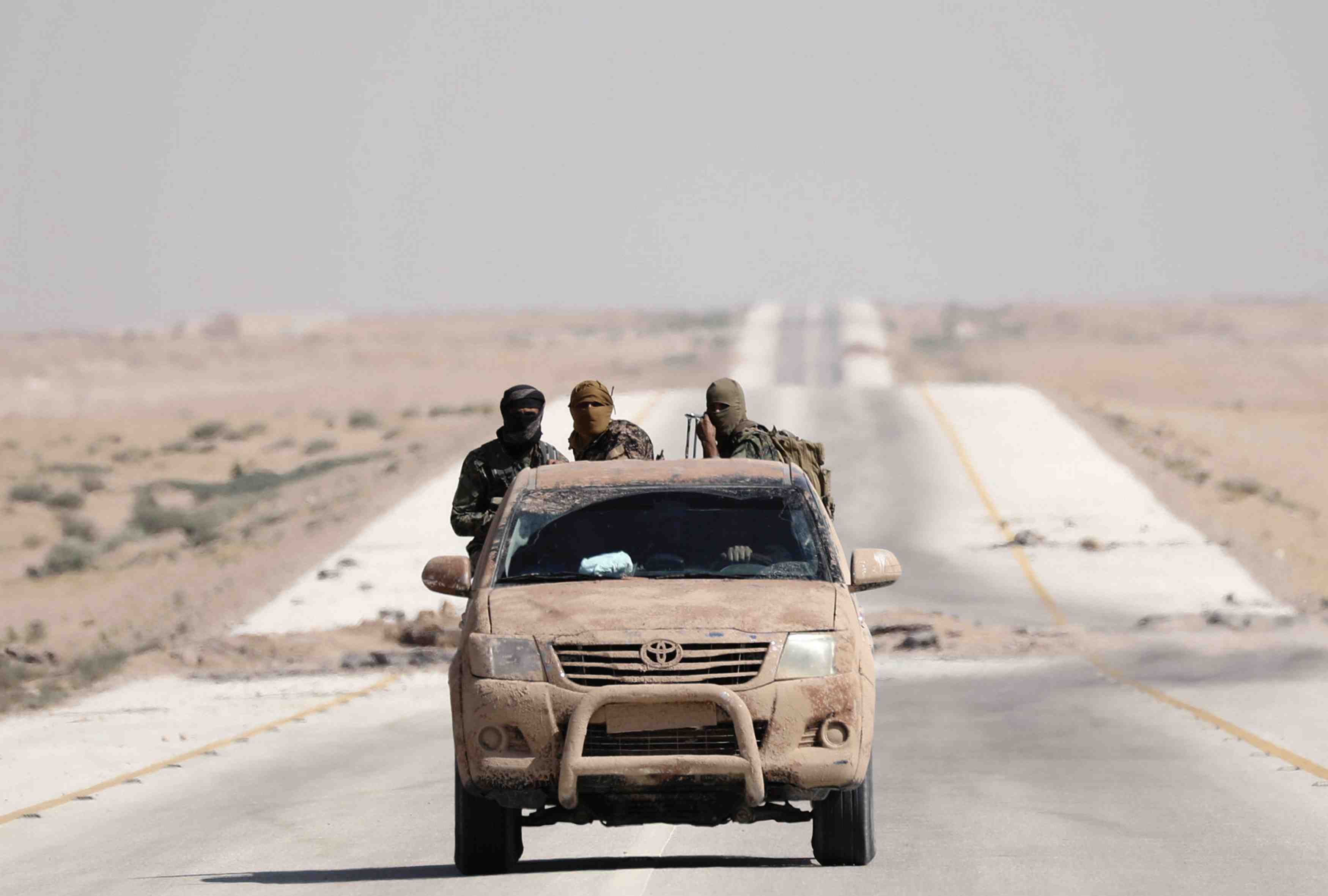 Syrie: des frappes aeriennes visent les fds vers dair az zour