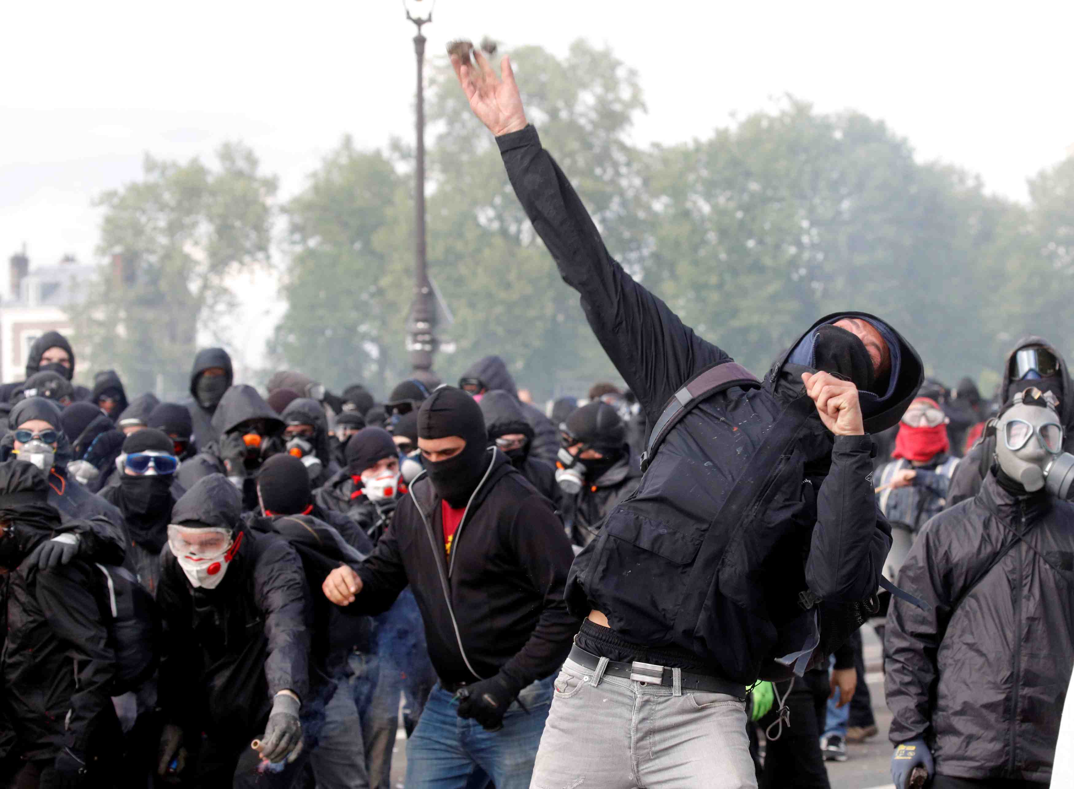 109 gardes a vue apres les violences du 1er-mai a paris