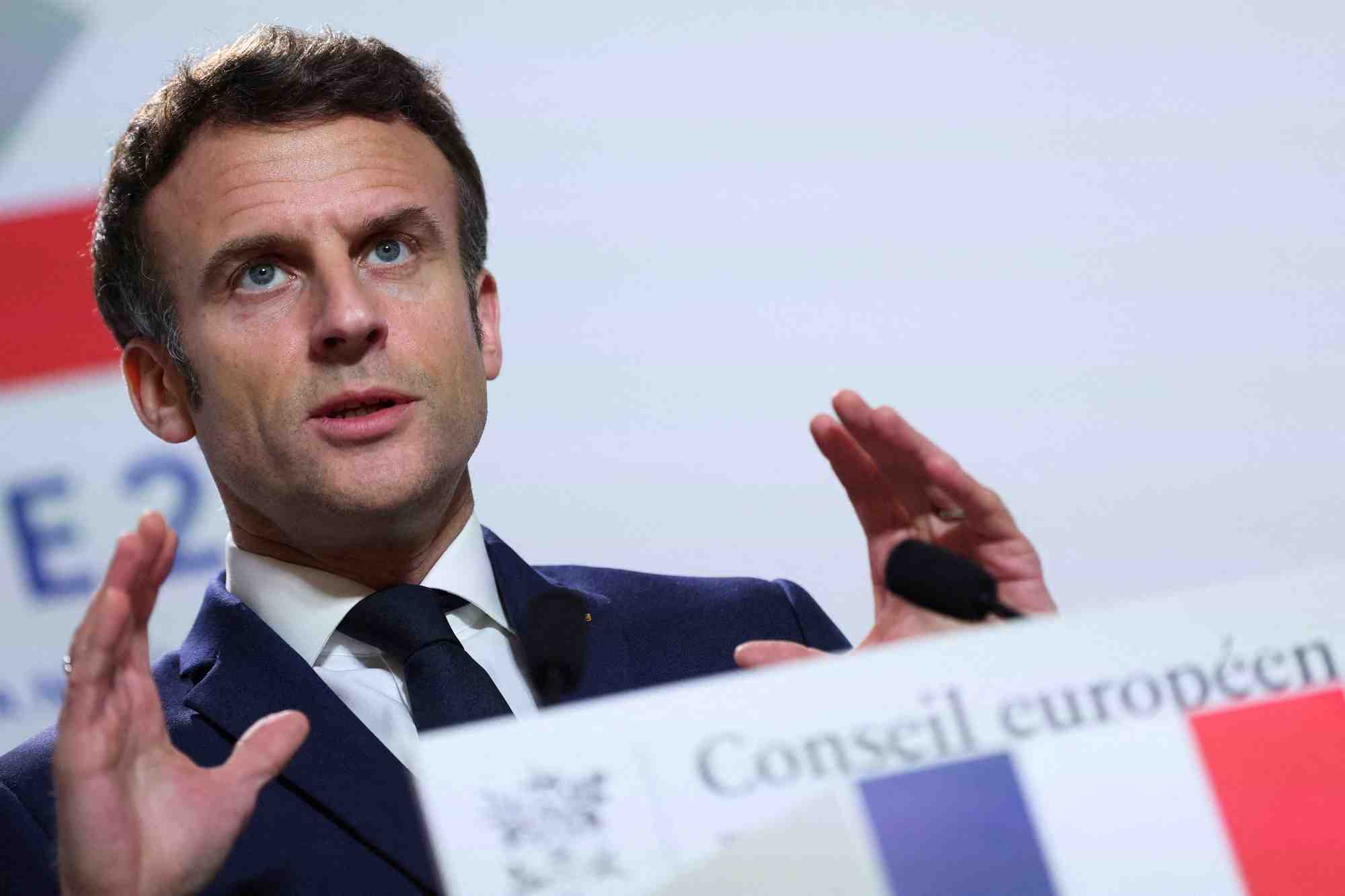 Macron "n'utiliserait pas" les mots de biden pour qualifier poutine