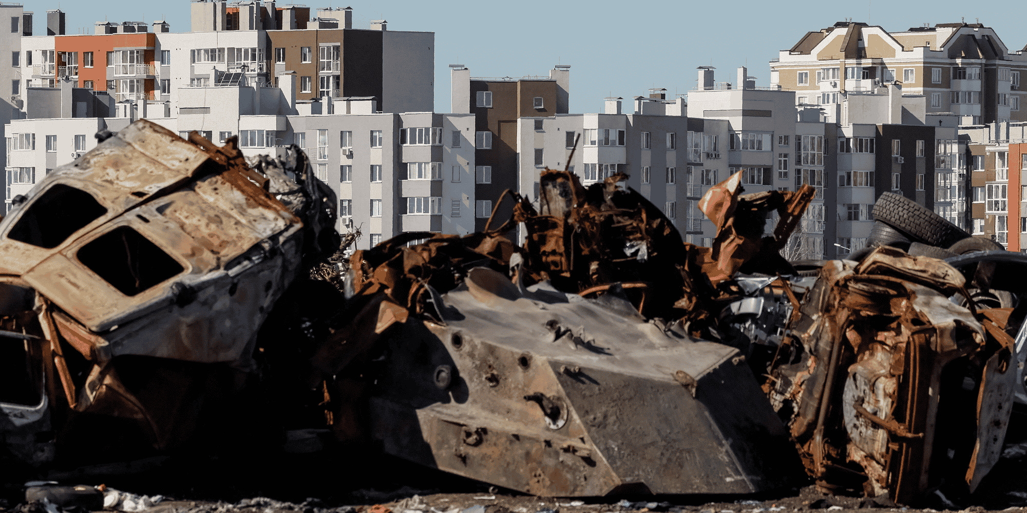 Photo d'archives des vehicules detruits a bucha, en ukraine