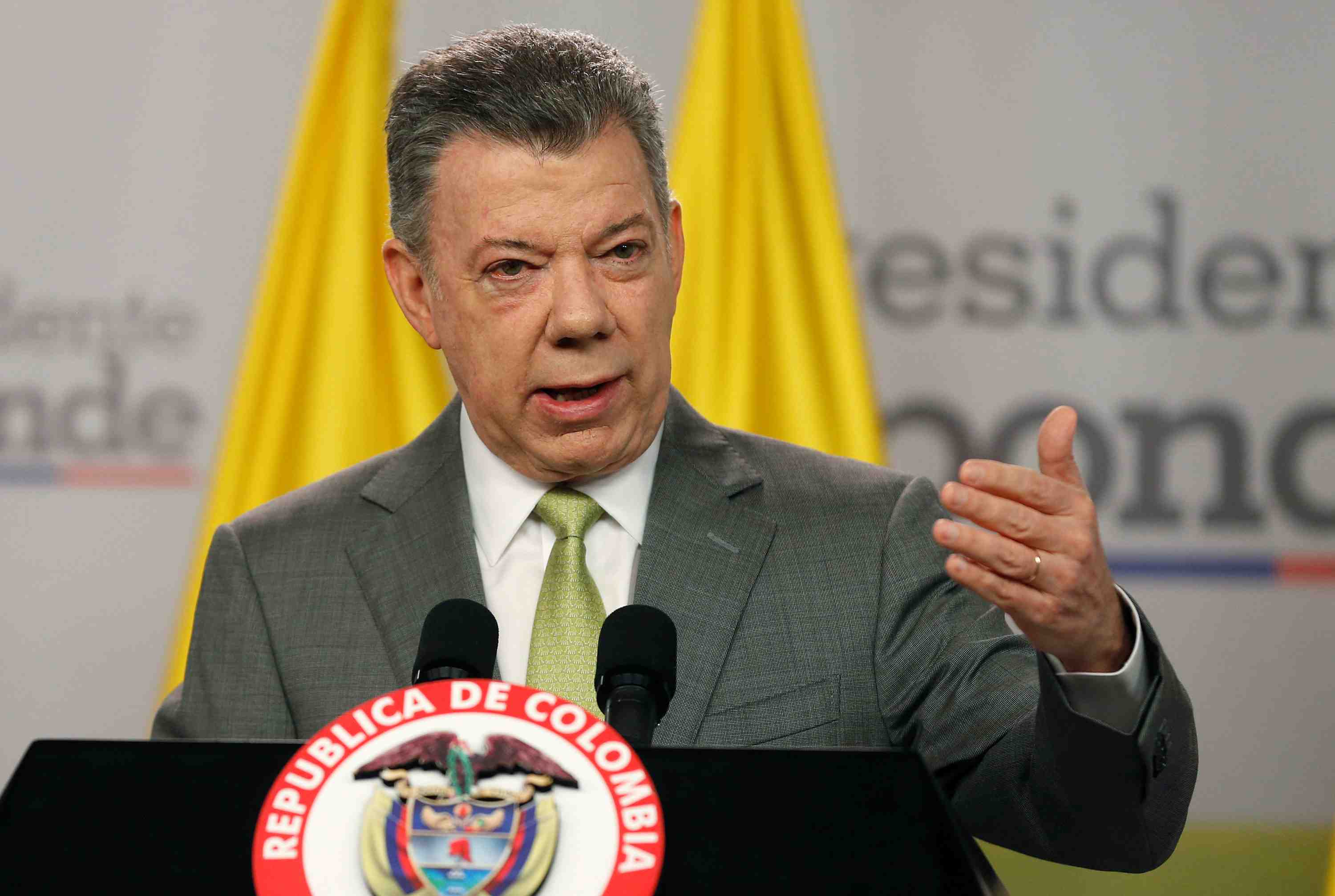 Santos promet de sevir contre les dissidents des farc en colombie