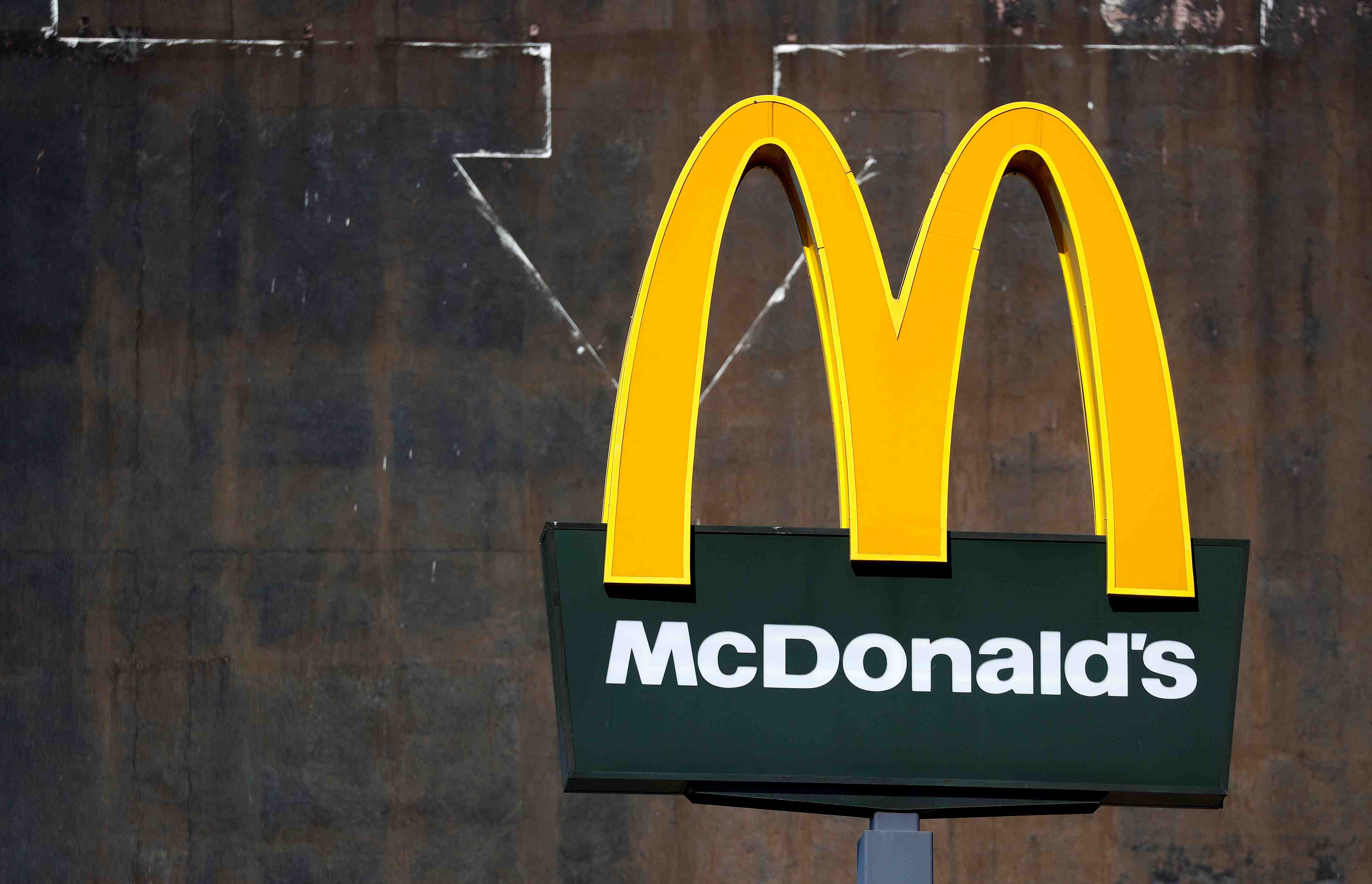 La justice interdit la vente d'un restaurant mcdonald's a marseille