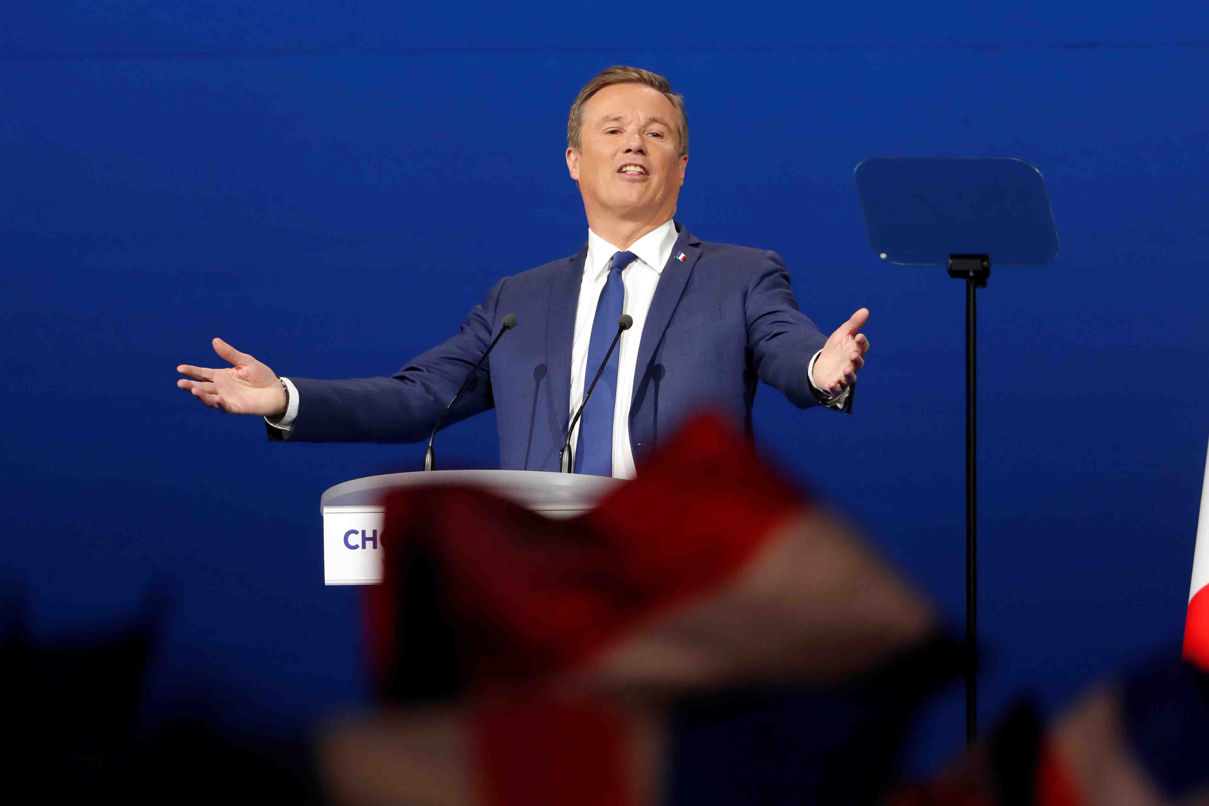 Europeennes: dupont-aignan entre en campagne sans poids lourd