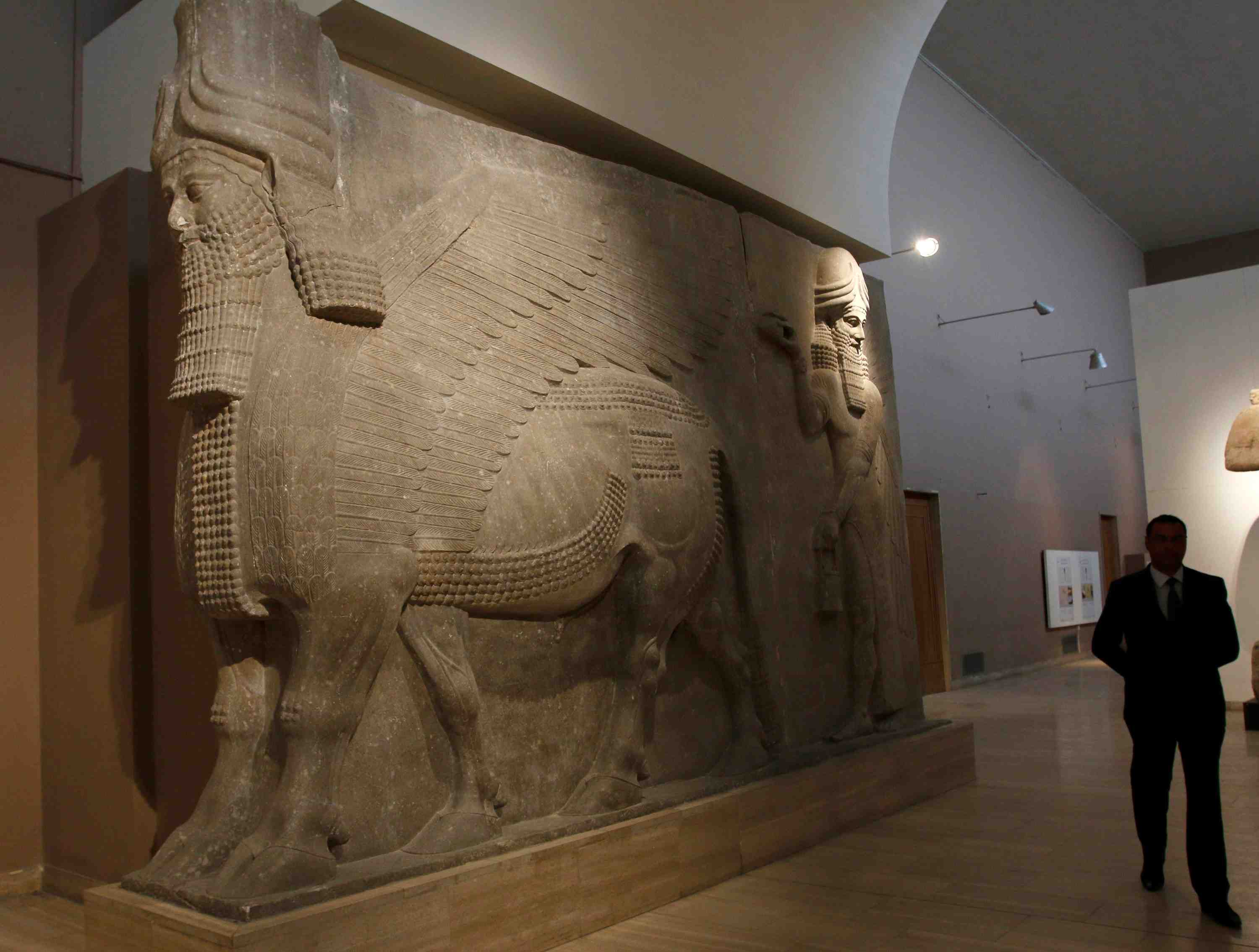 L'etat islamique a entrepris de raser les vestiges assyriens de khorsabad, en irak