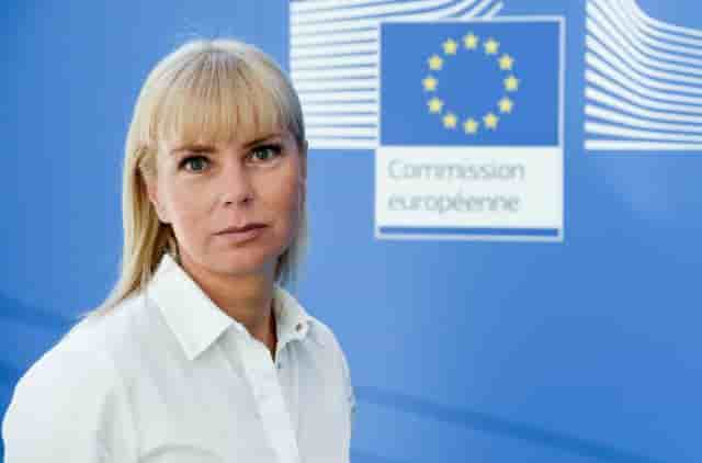 Elżbieta Bieńkowska "n'a pas peur de prendre les risques s'ils portent sur quelque chose de vital pour l'Europe et ses citoyens", explique son directeur de cabinet Tomasz Husak.