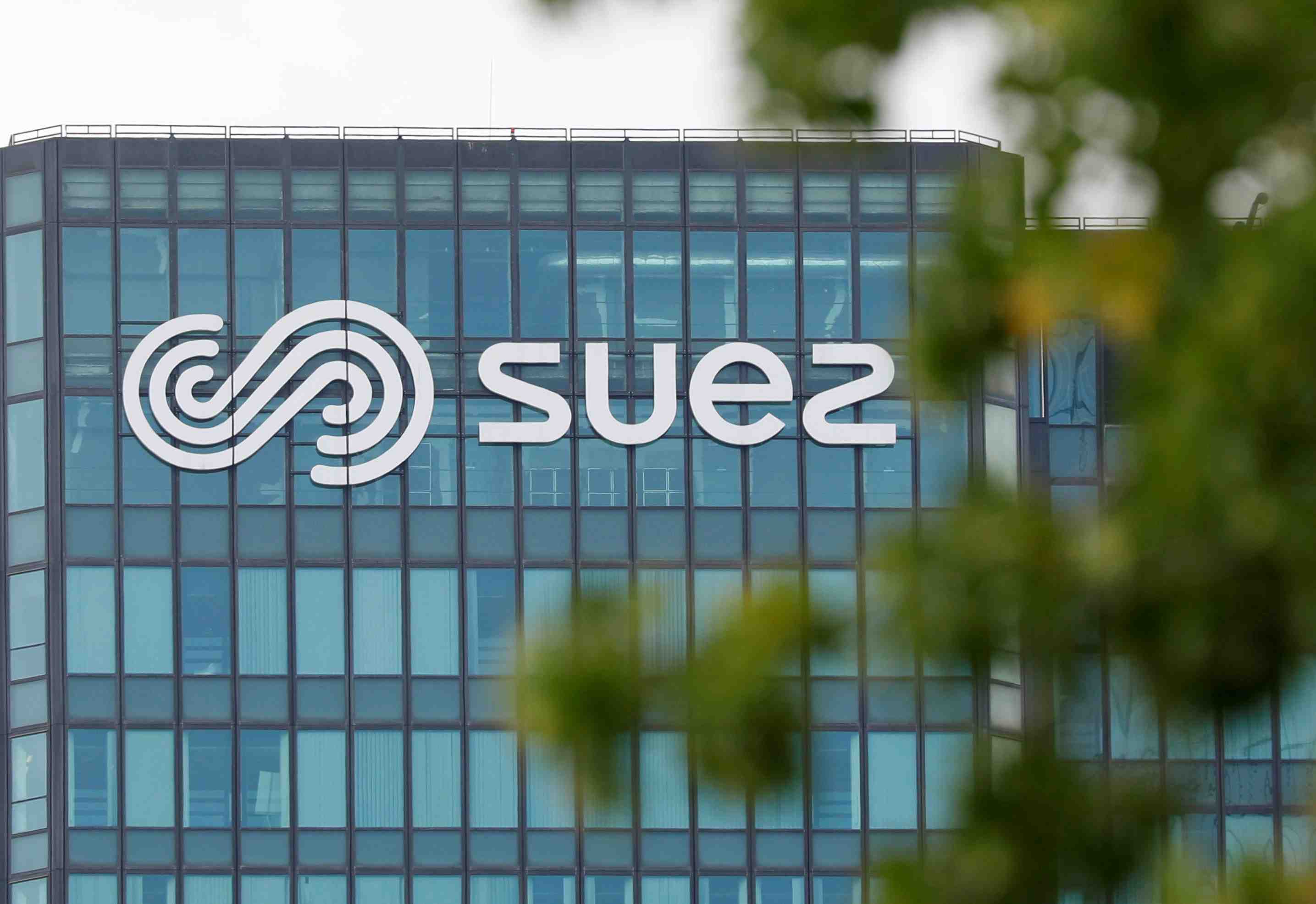 L'etat examinera toutes les offres sur suez avec la meme equite, dit le maire