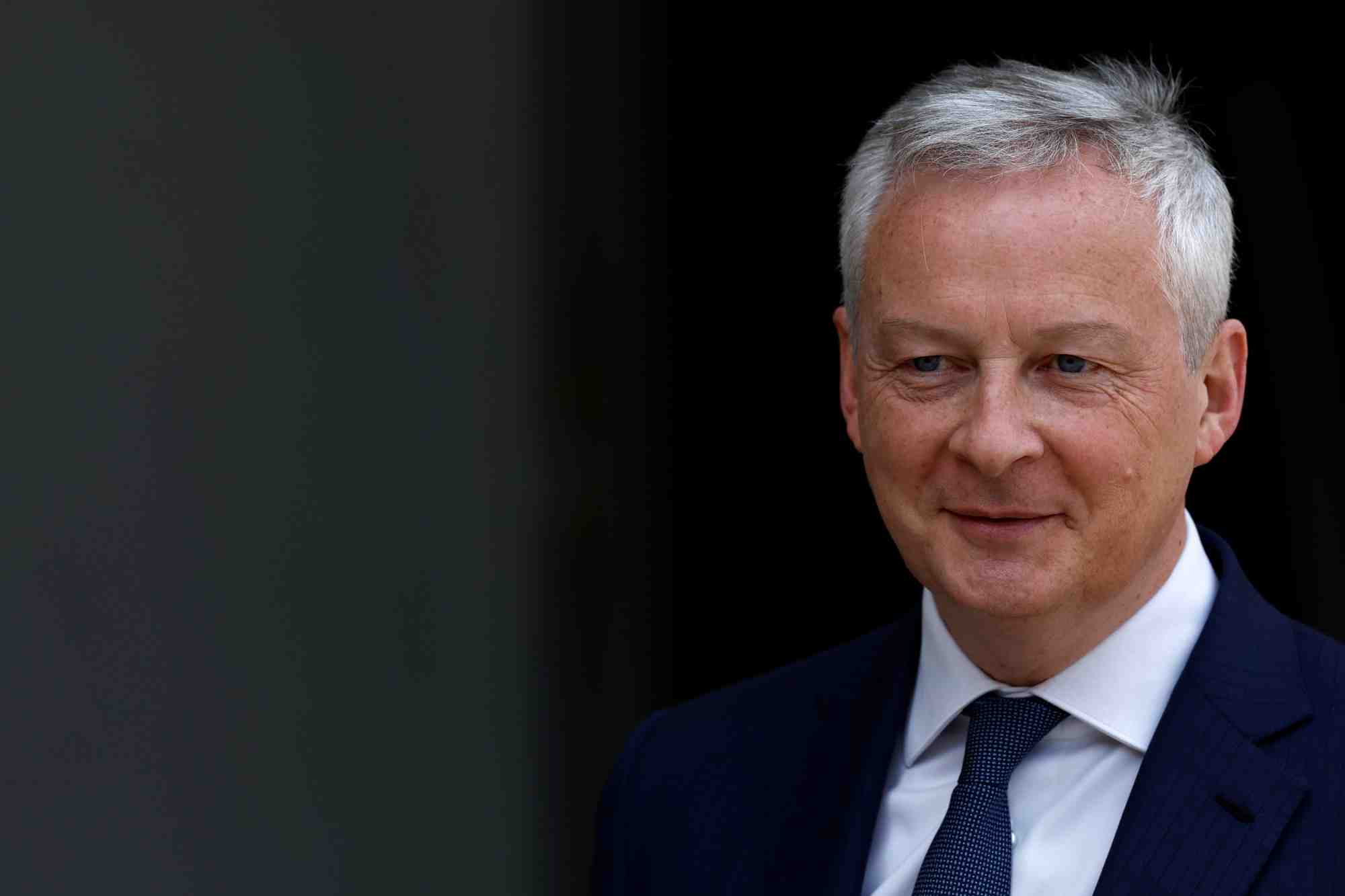 France: la croissance economique sera positive en 2022, dit le maire
