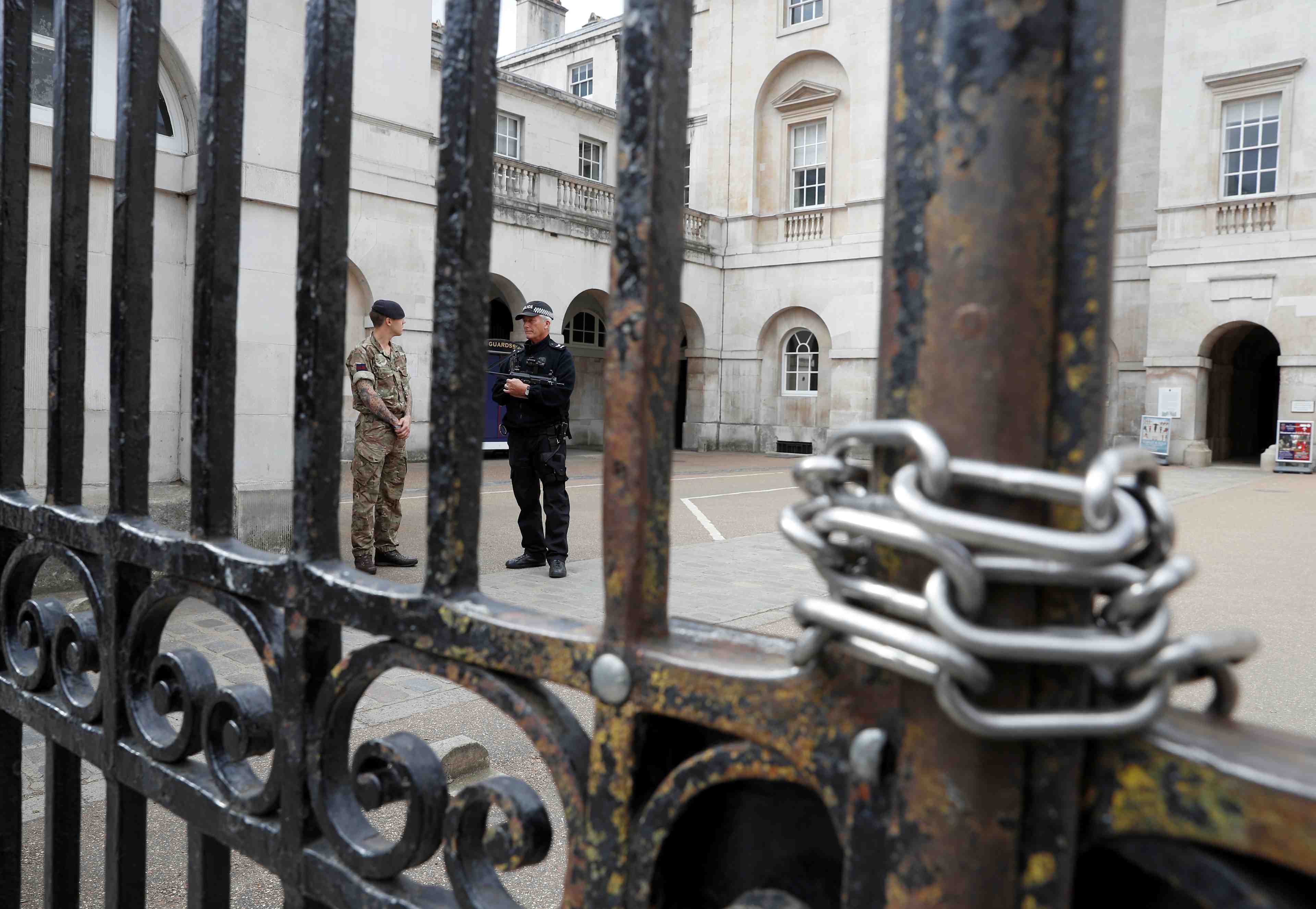 Attentat de londres: la chasse a l'homme se poursuit