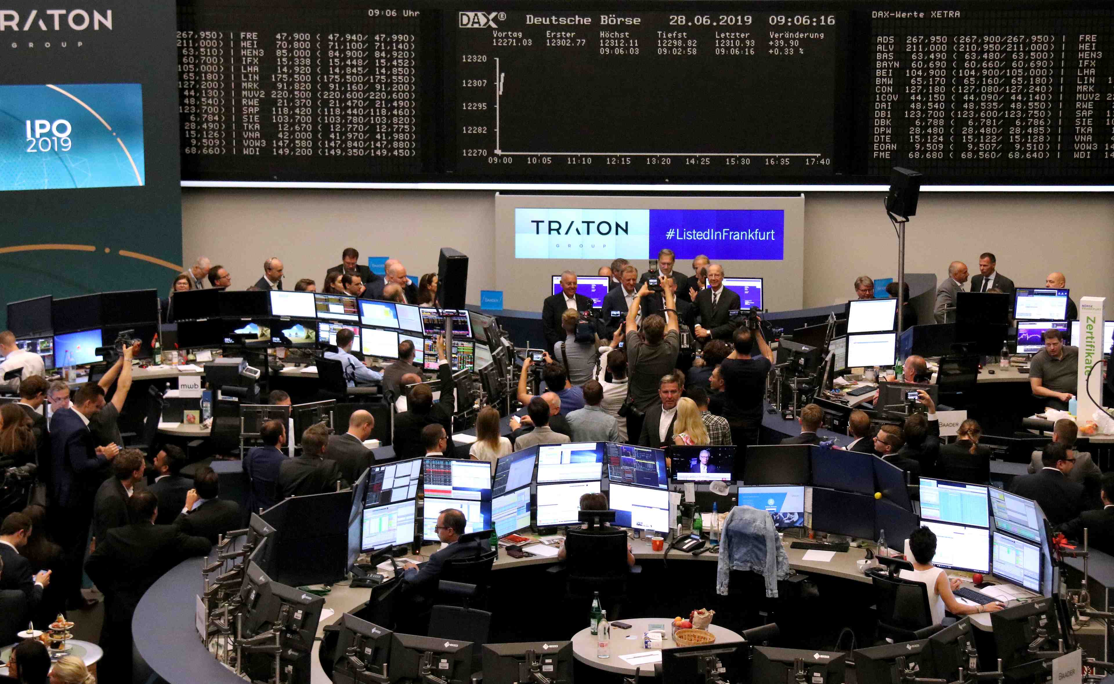 Debuts boursiers ternes pour traton, filiale de volkswagen