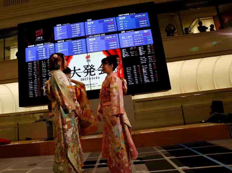 La bourse de tokyo finit quasiment inchangee