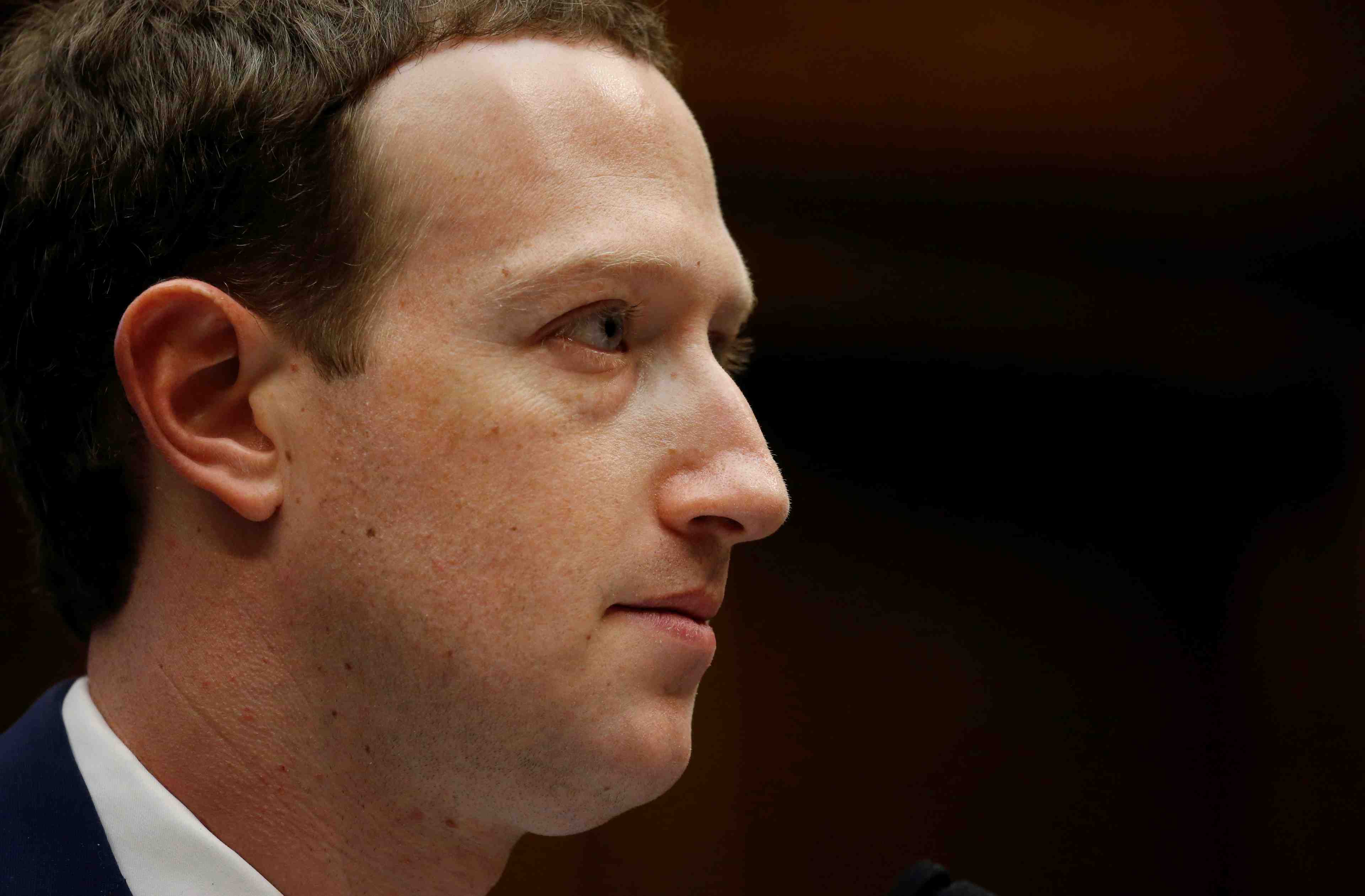 Facebook: le parlement europeen veut que zuckerberg s'explique