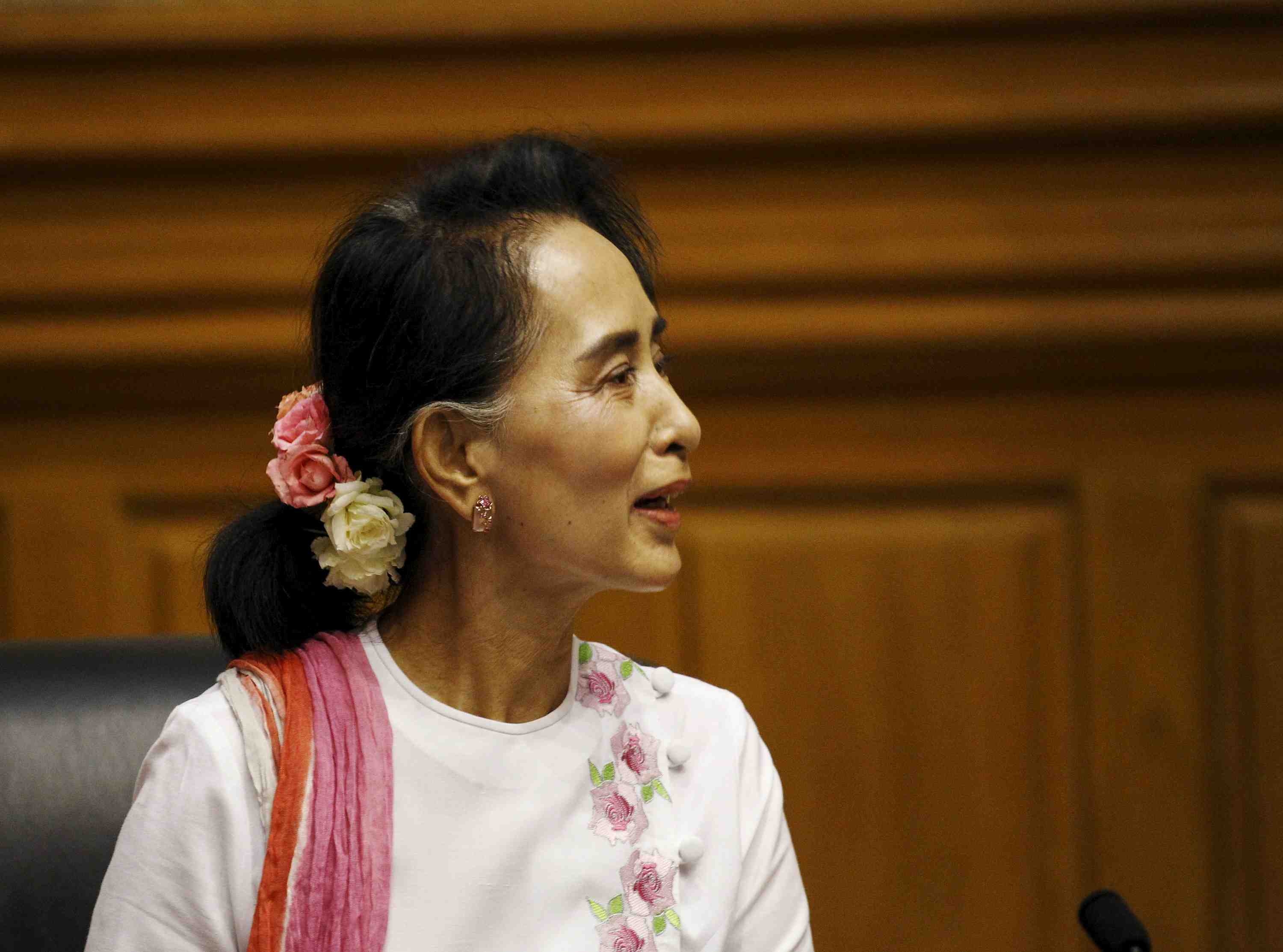 Aung san suu kyi rencontre le president birman pour preparer la transition