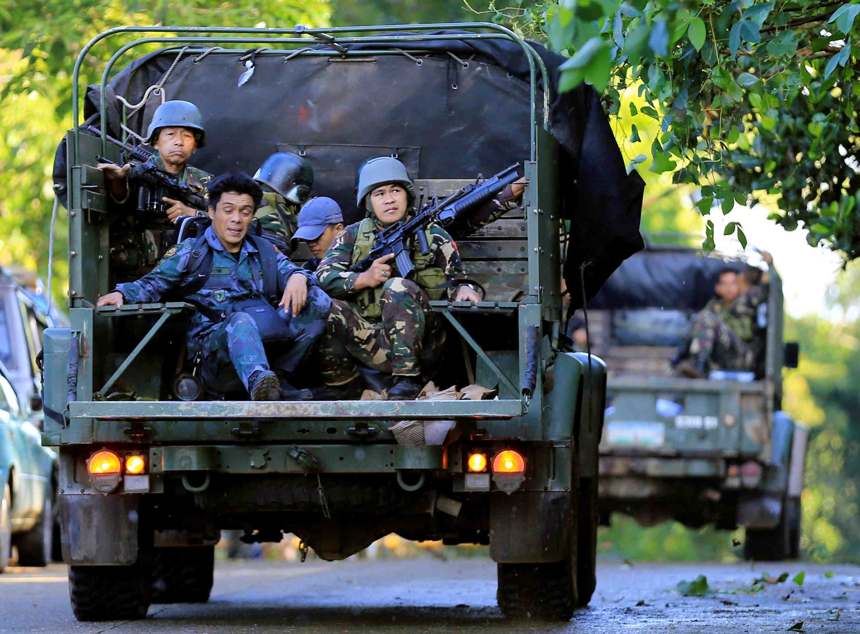 Des etrangers combattent sur l'ile de mindanao, dit manille