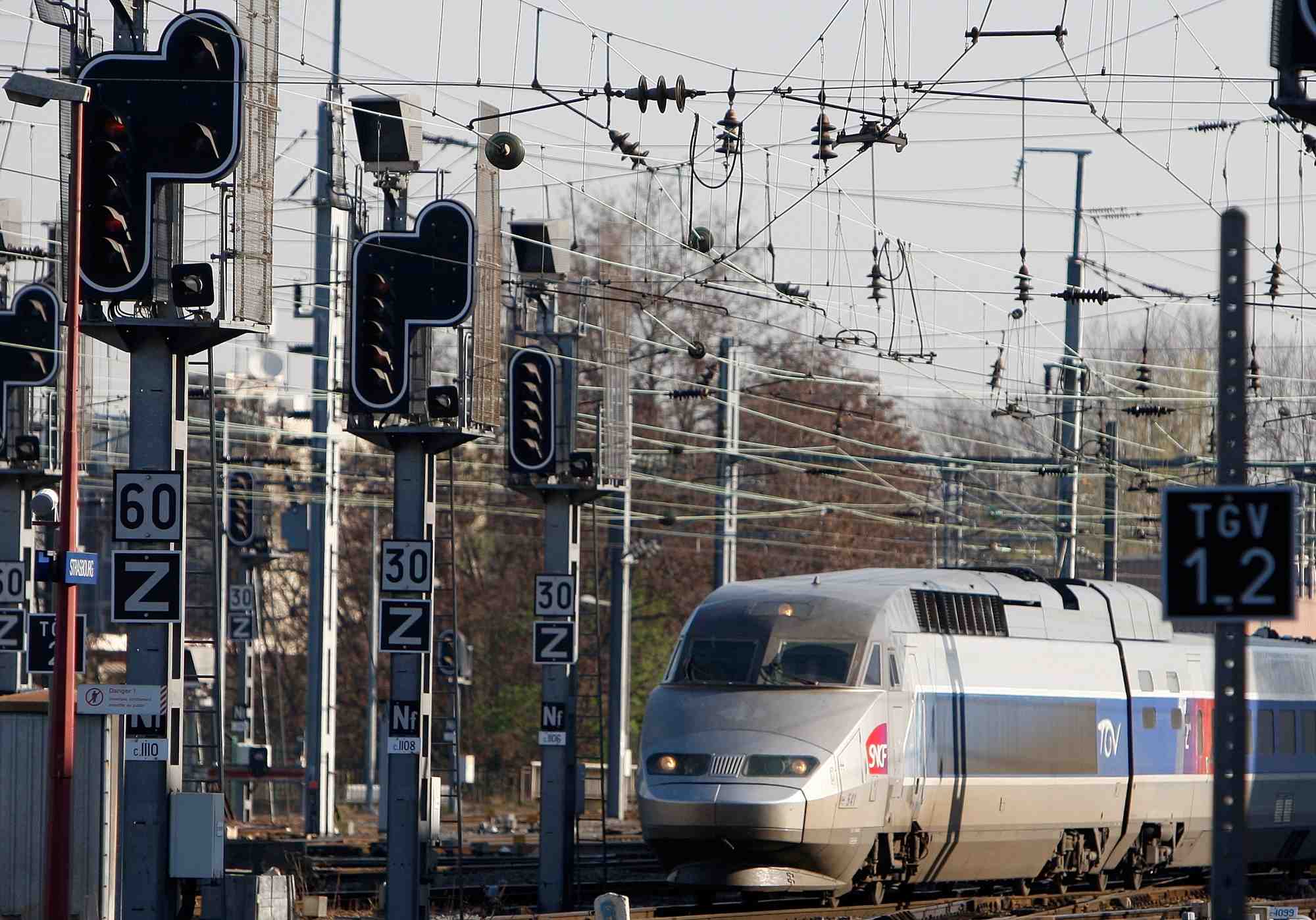 SNCF, TGV, train, chemin de fer, rail, électricité, énergie, caténaire,