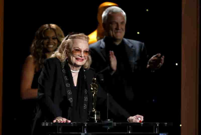 Gena rowlands lors de sa remise d'un oscars d'honneur pendant la ceremonie des governors awards