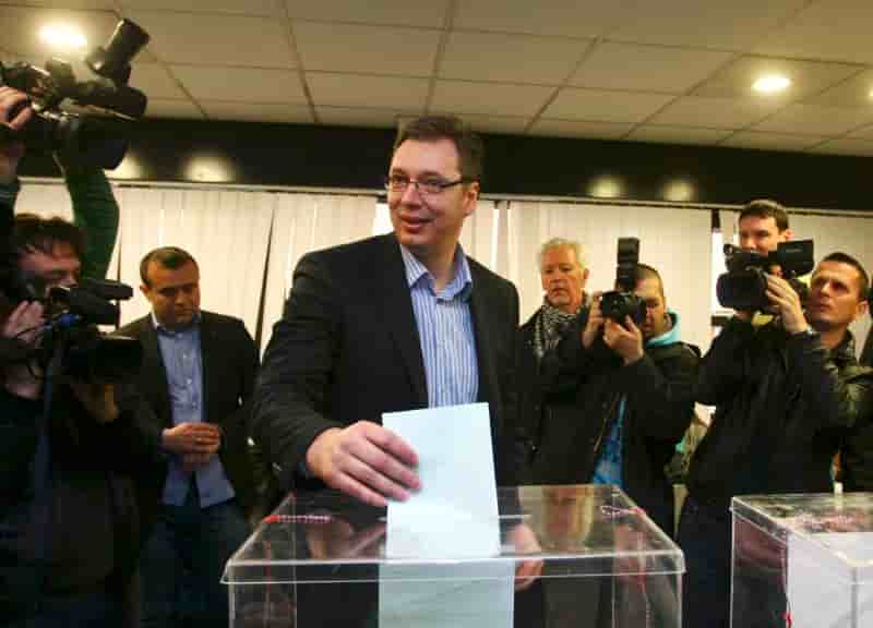 Victoire attendue du centre droit aux législatives en Serbie
