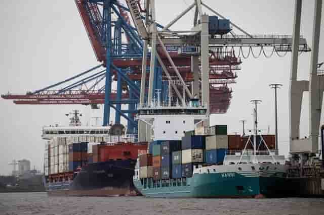 Le port de commerce de Hambourg en Allemagne.