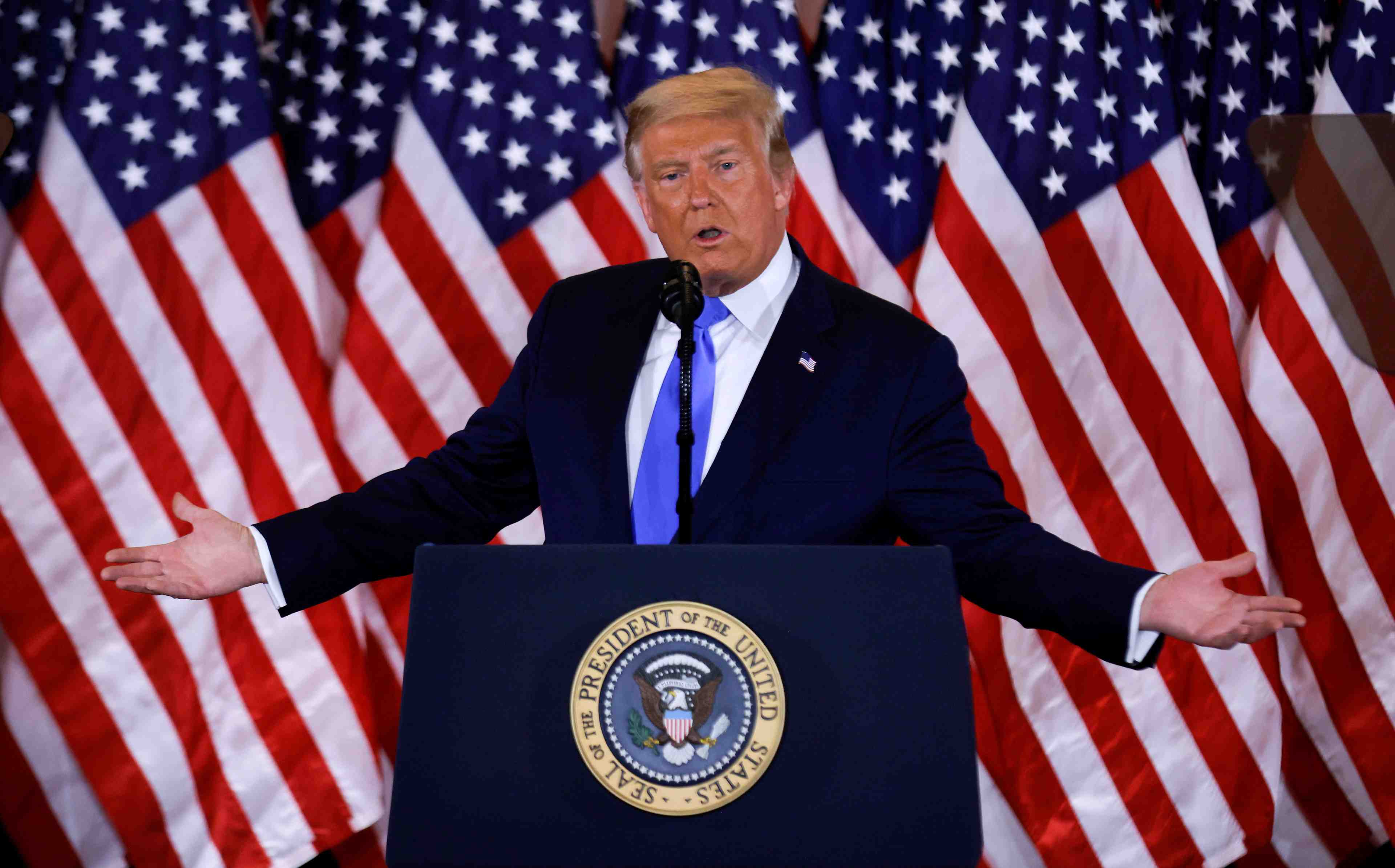 Trump denonce l'apparition de "bulletins-surprise" dans certains etats