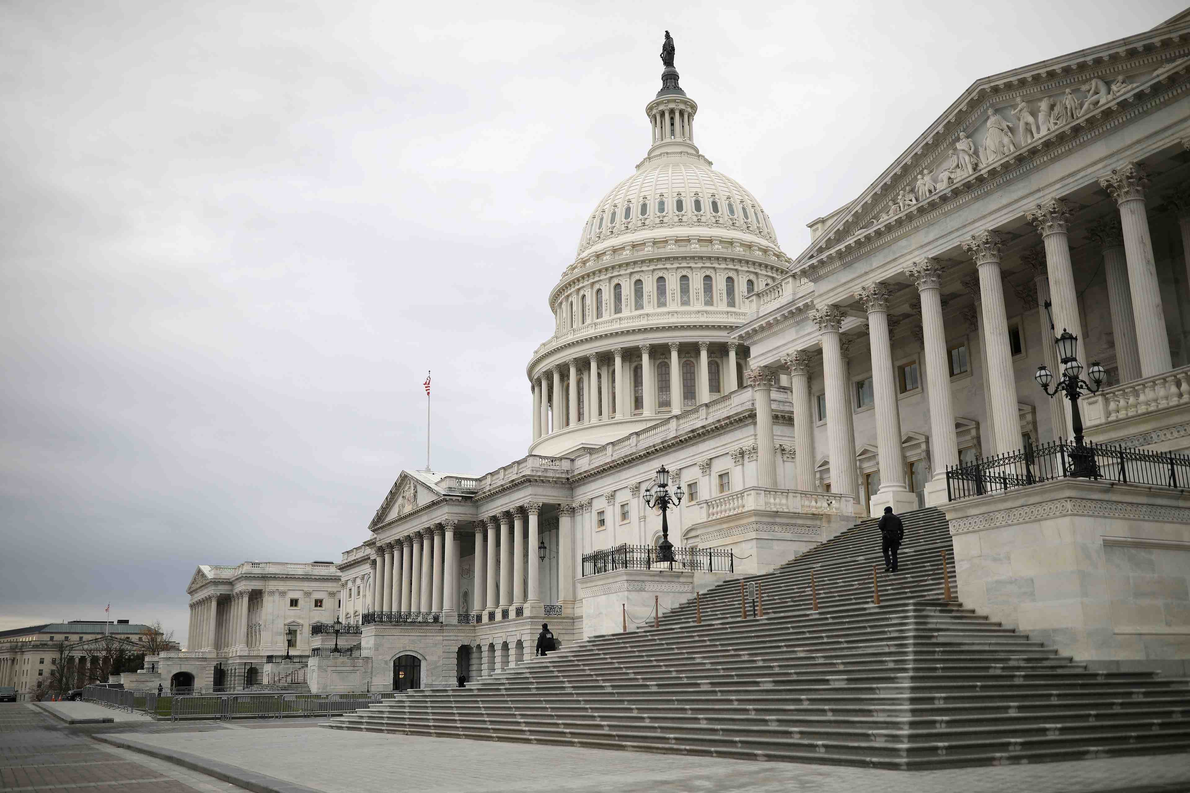 Usa: le senat reporte les debat sur le plan de relance biden