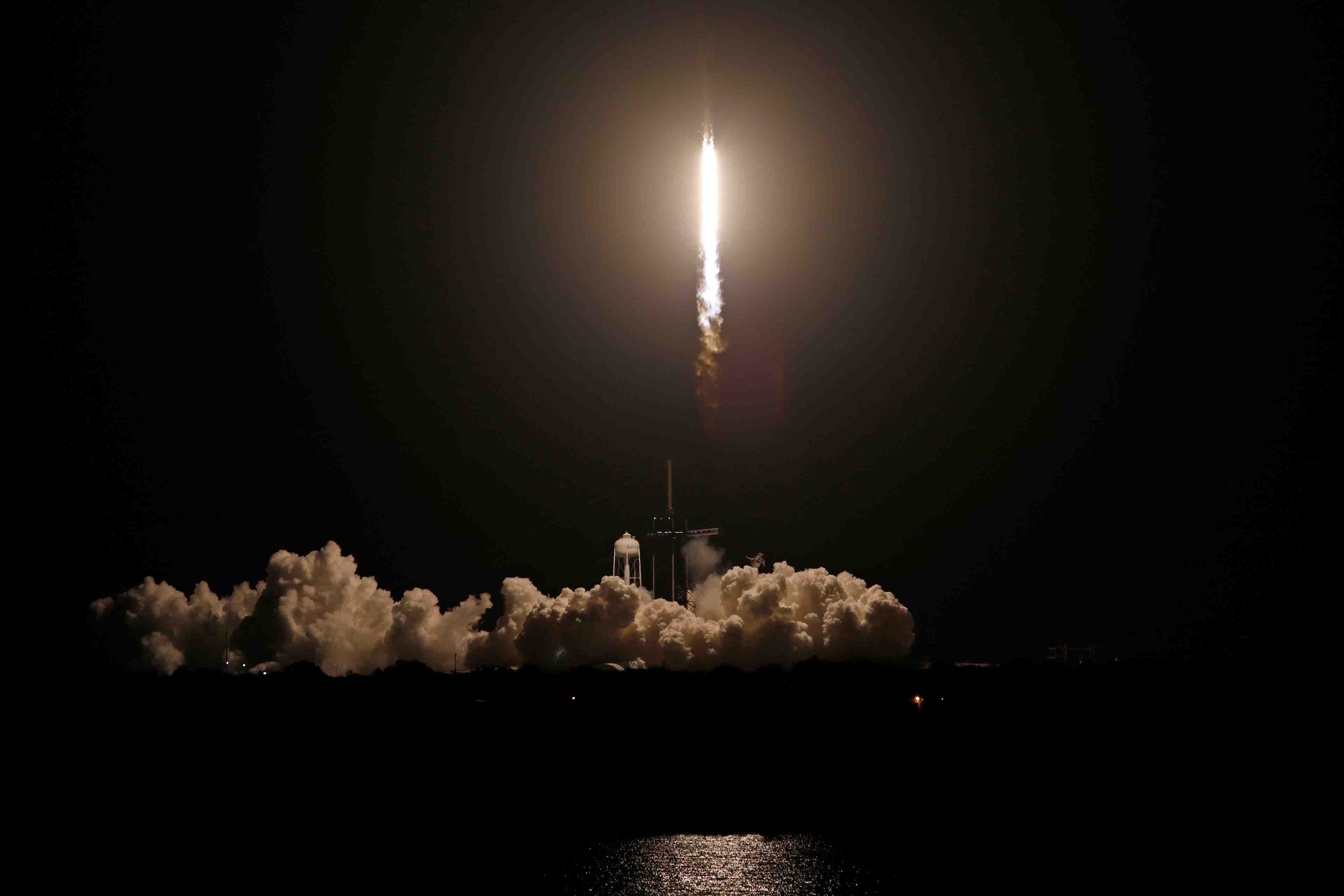 Les astronautes de "crew dragon" sont entres dans la station spatiale internationale