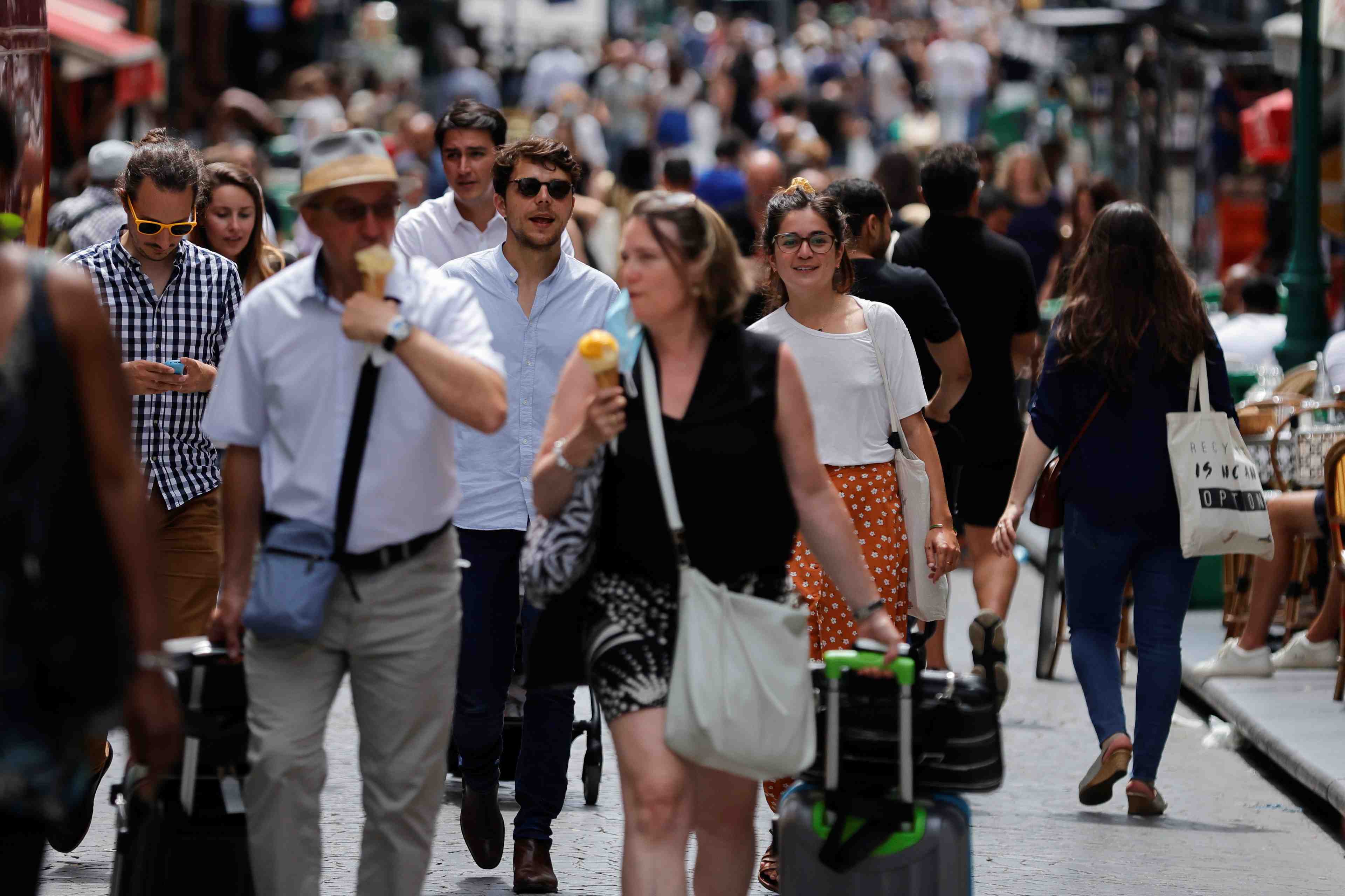 France: la reprise economique se poursuit malgre la quatrieme vague epidemique