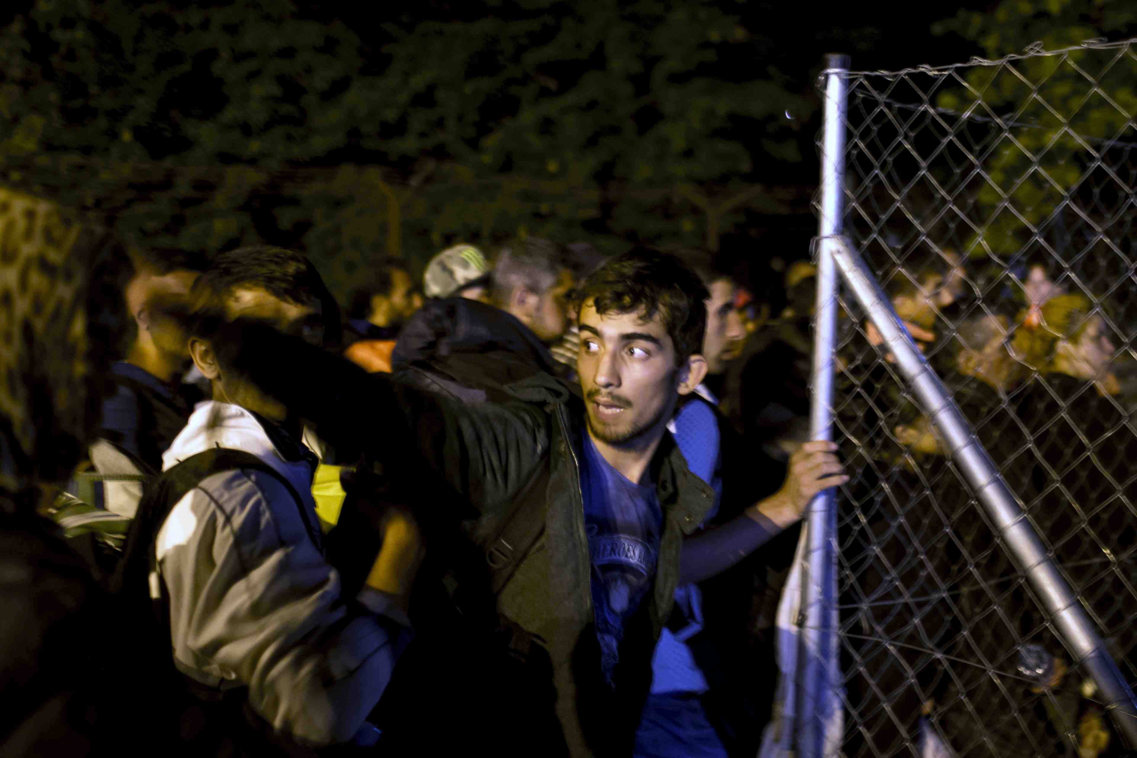 Pres de 9.400 migrants sont entres lundi en hongrie