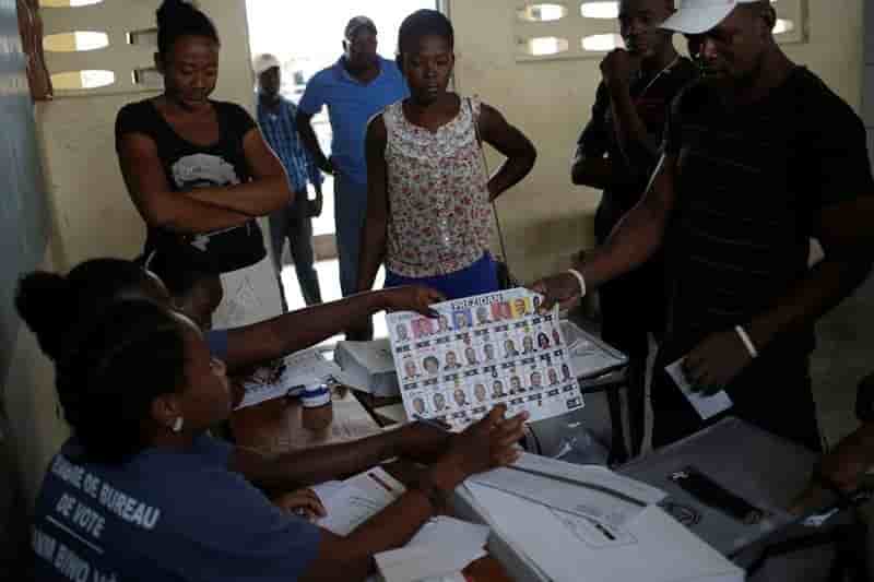 Les haitiens attendent les resultats du premier tour de la presidentielle