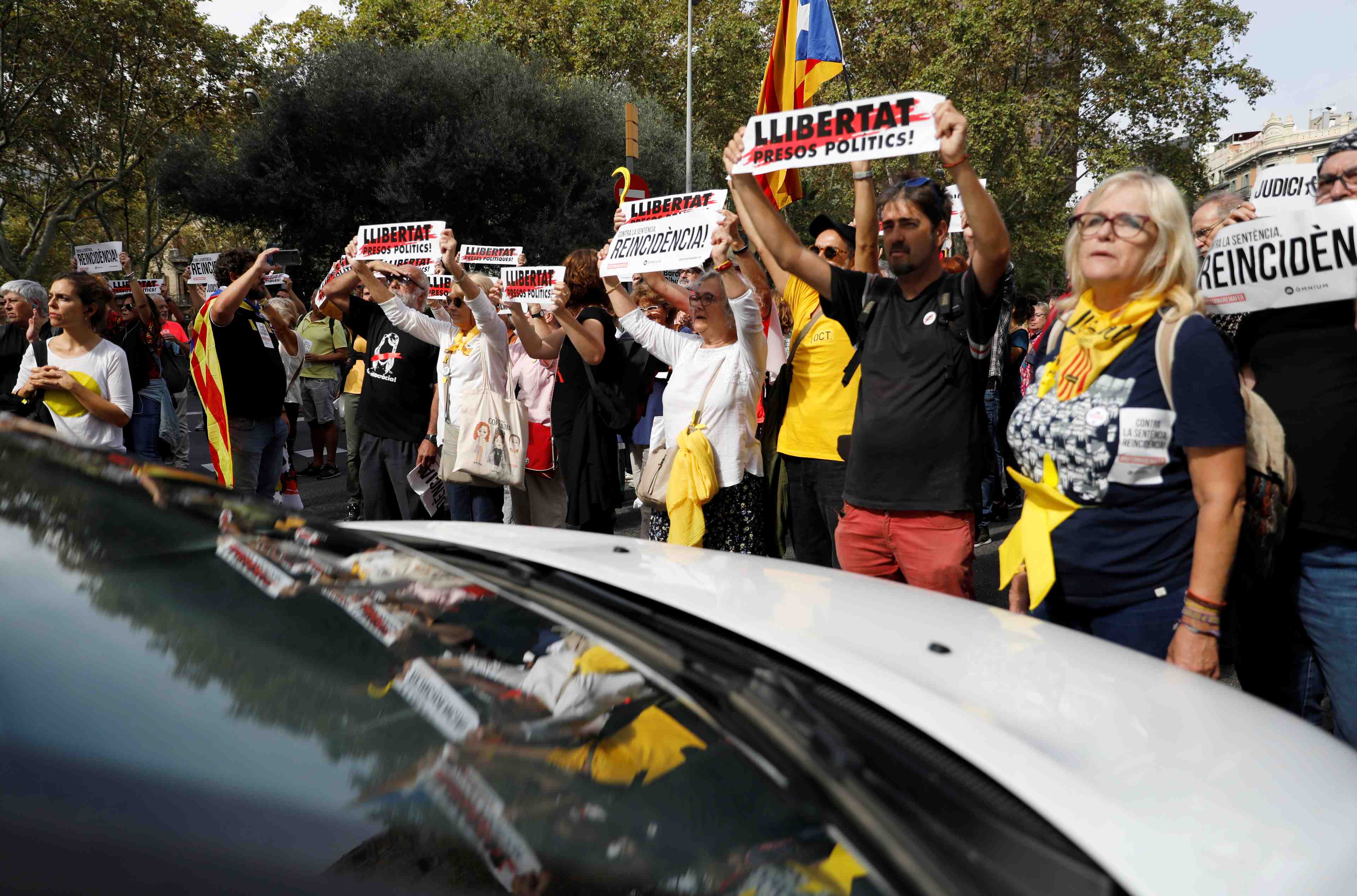 Heurts a barcelone apres la condamnation de dirigeants catalans