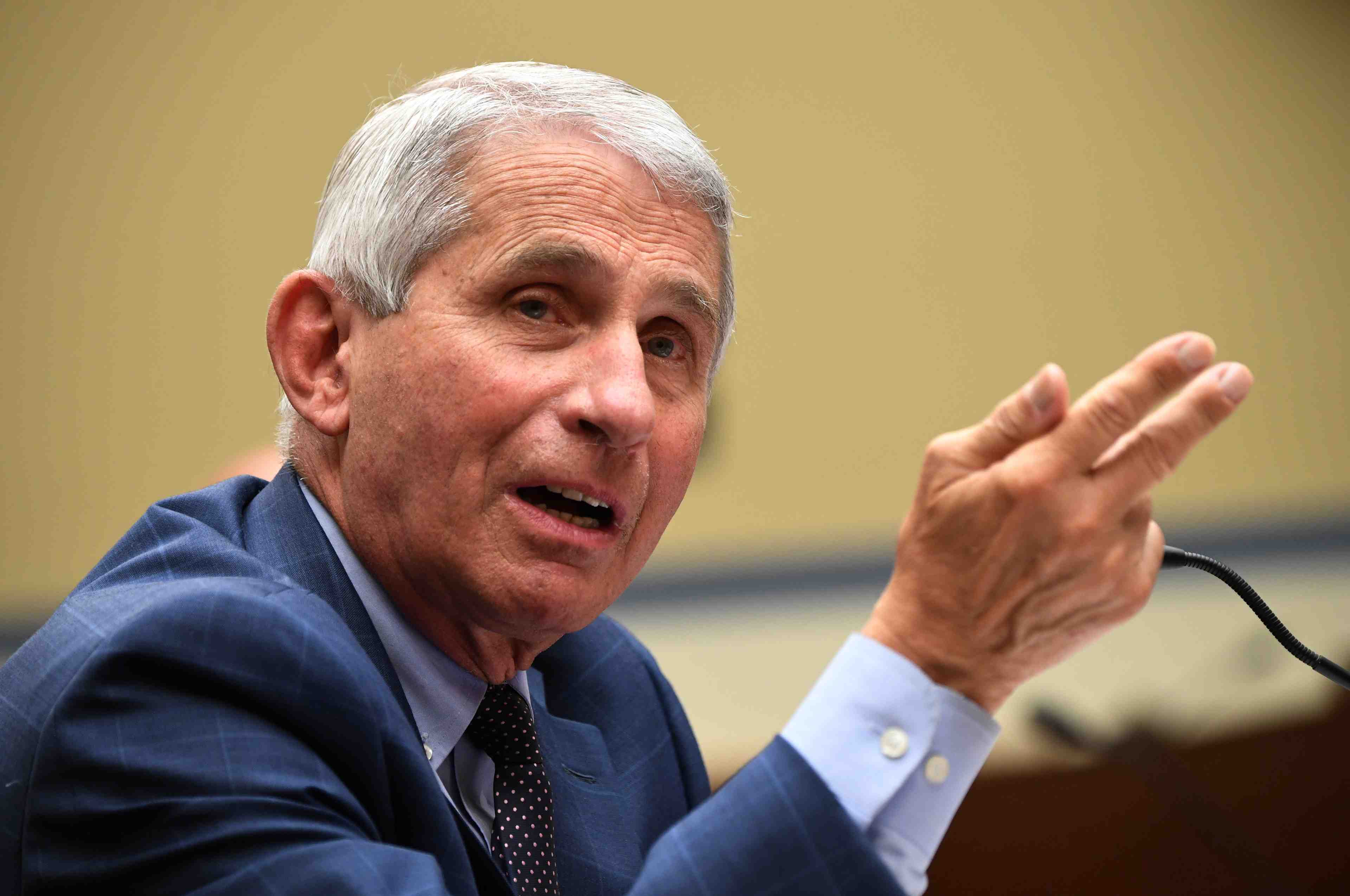 Coronavirus: le dr fauci ne pense pas qu'il faudra reconfiner les etats-unis