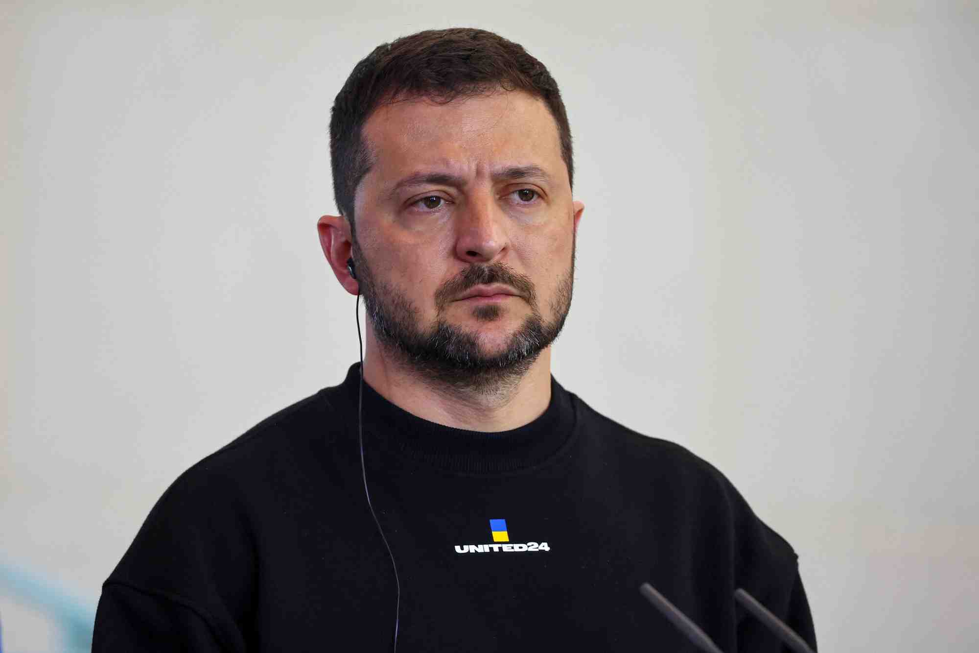 Le president ukrainien volodimir zelensky s'adresse aux medias a la chancellerie a berlin